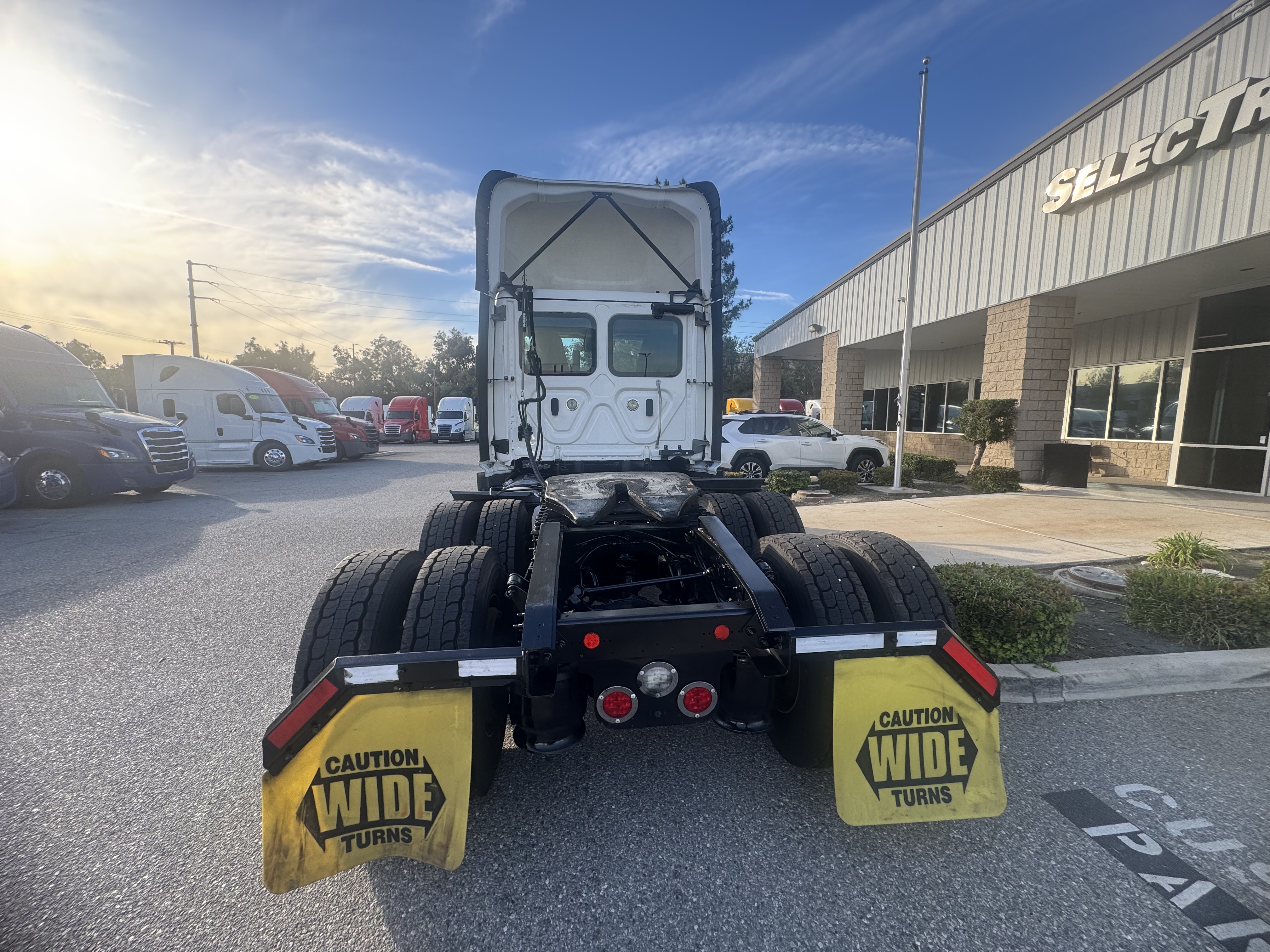 2021 FREIGHTLINER CASCADIA 126DC - image 5