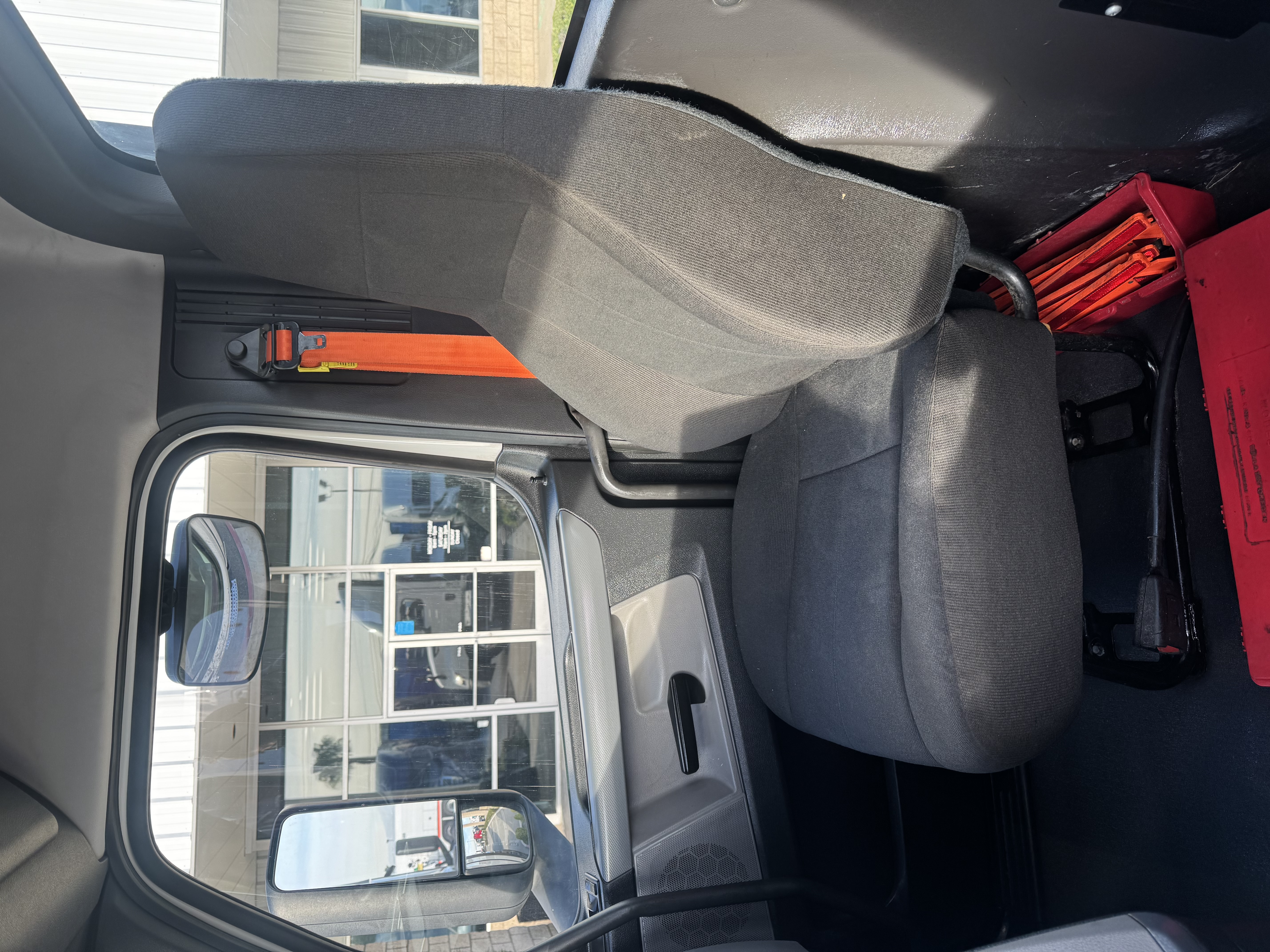 2021 FREIGHTLINER CASCADIA 126DC - image 18