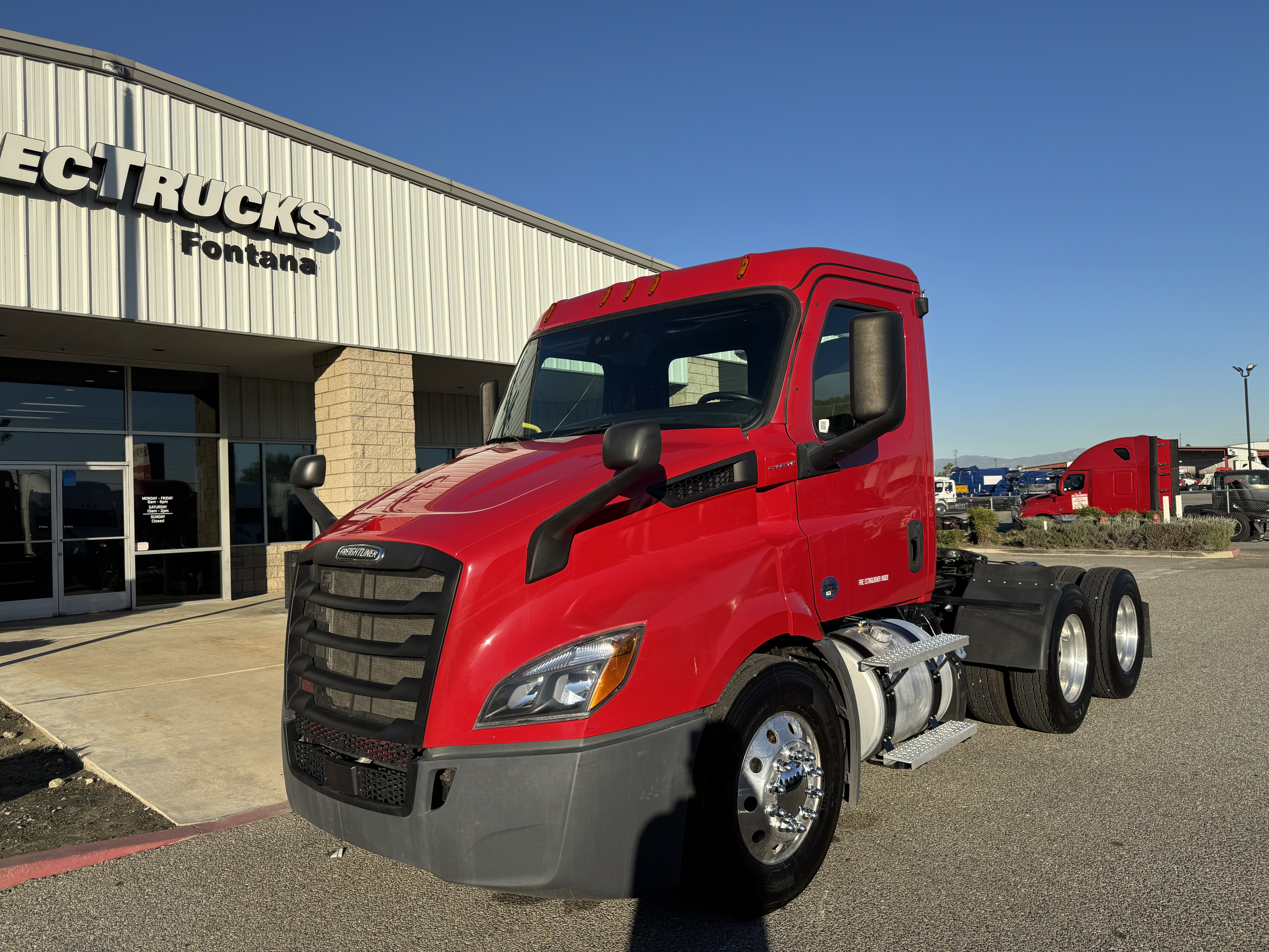 2021 FREIGHTLINER CASCADIA 116DC - image 1