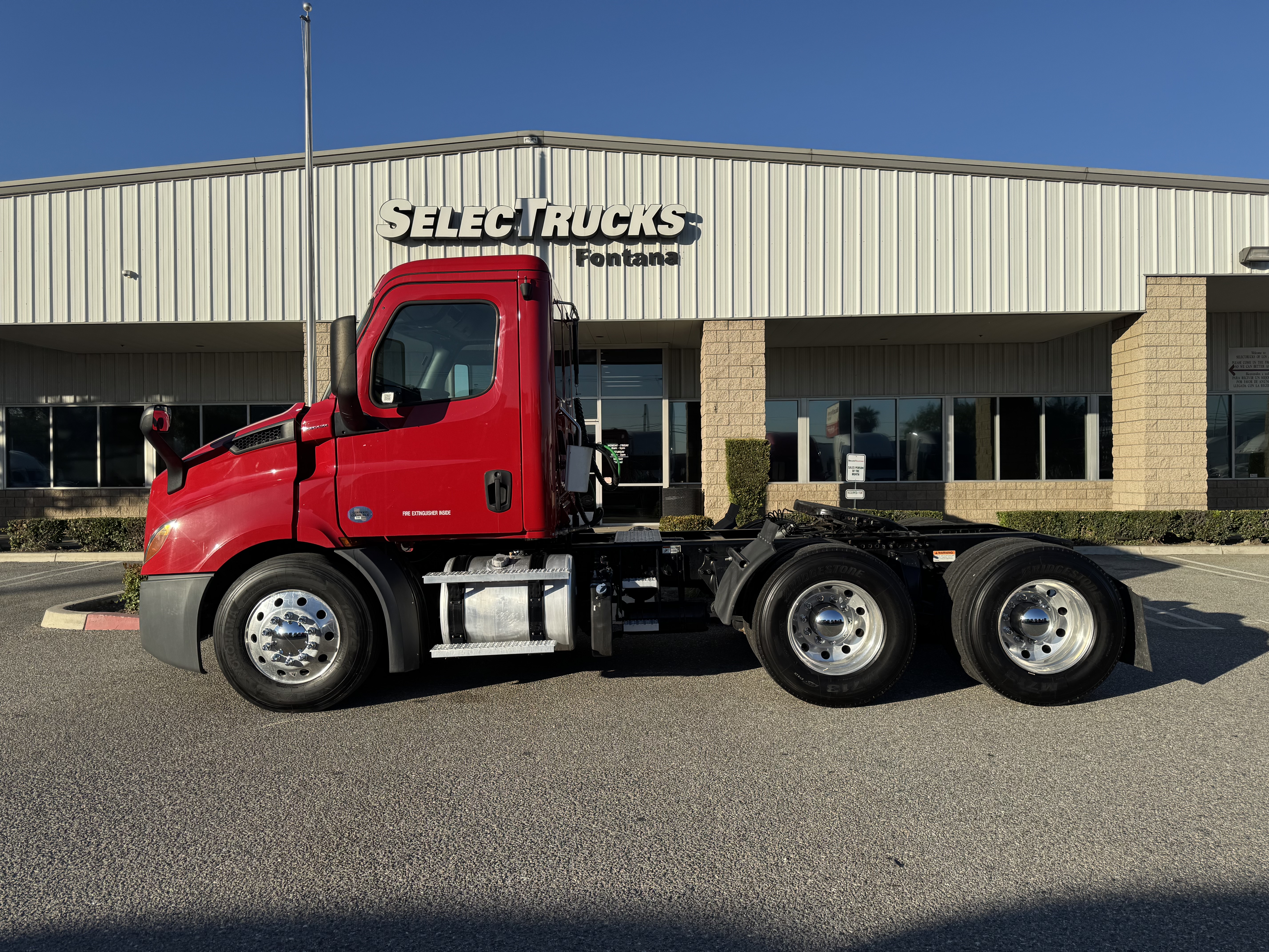 2021 FREIGHTLINER CASCADIA 116DC - image 3
