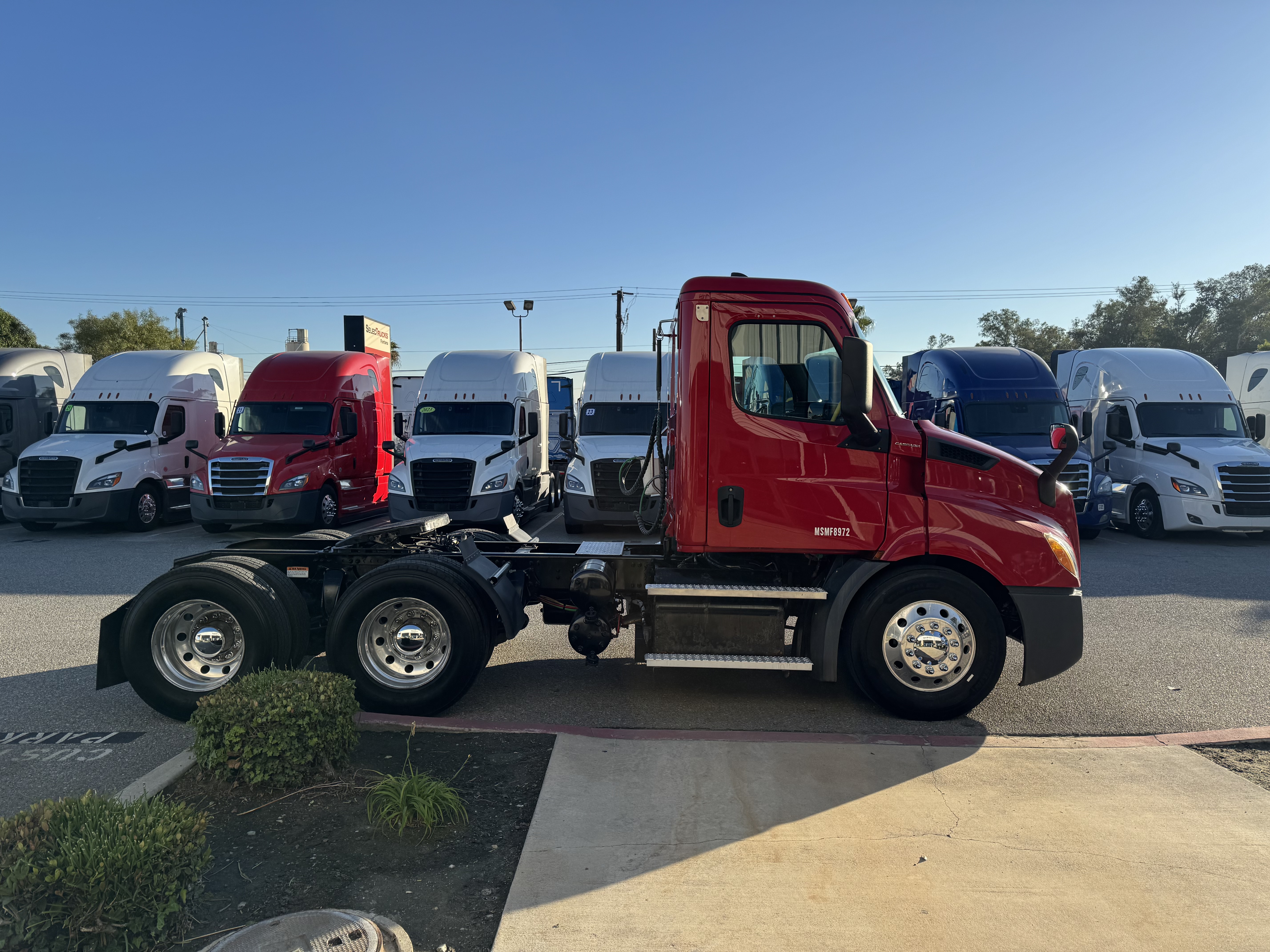 2021 FREIGHTLINER CASCADIA 116DC - image 7