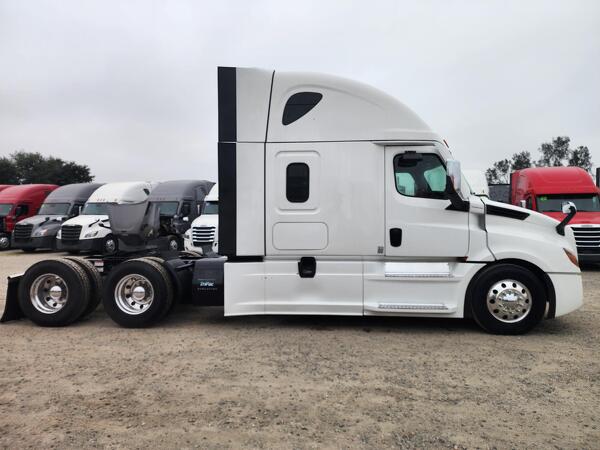 FREIGHTLINER CASCADIA 126SLP 2023