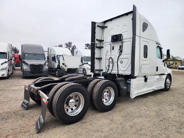 FREIGHTLINER CASCADIA 126SLP 2023