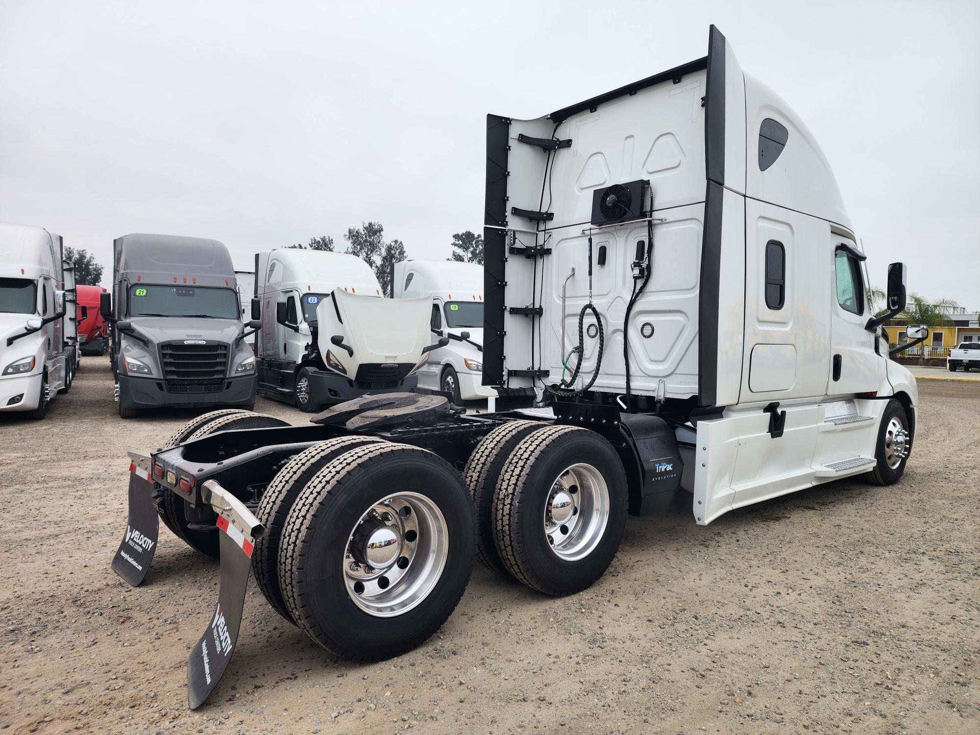 2023 FREIGHTLINER CASCADIA 126SLP - image 6
