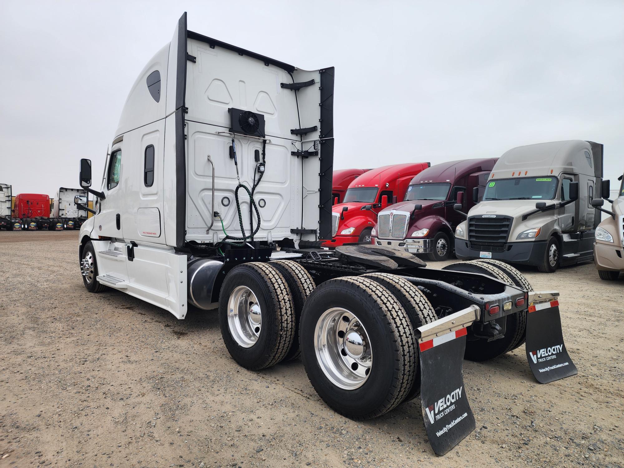 2023 FREIGHTLINER CASCADIA 126SLP - image 4
