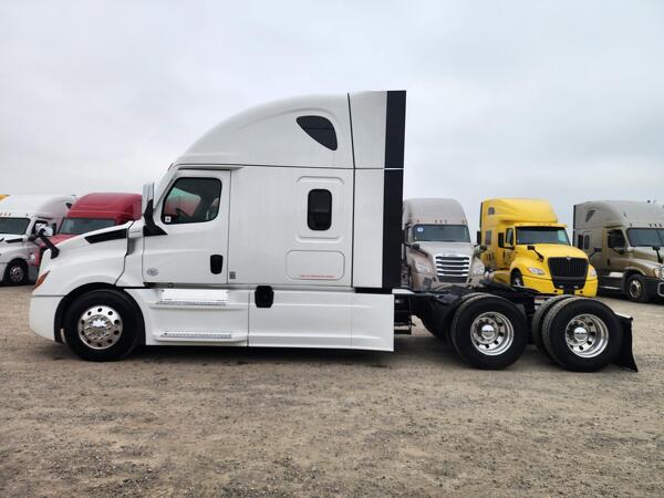 FREIGHTLINER CASCADIA 126SLP 2023