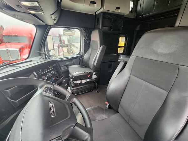 FREIGHTLINER CASCADIA 126SLP 2023