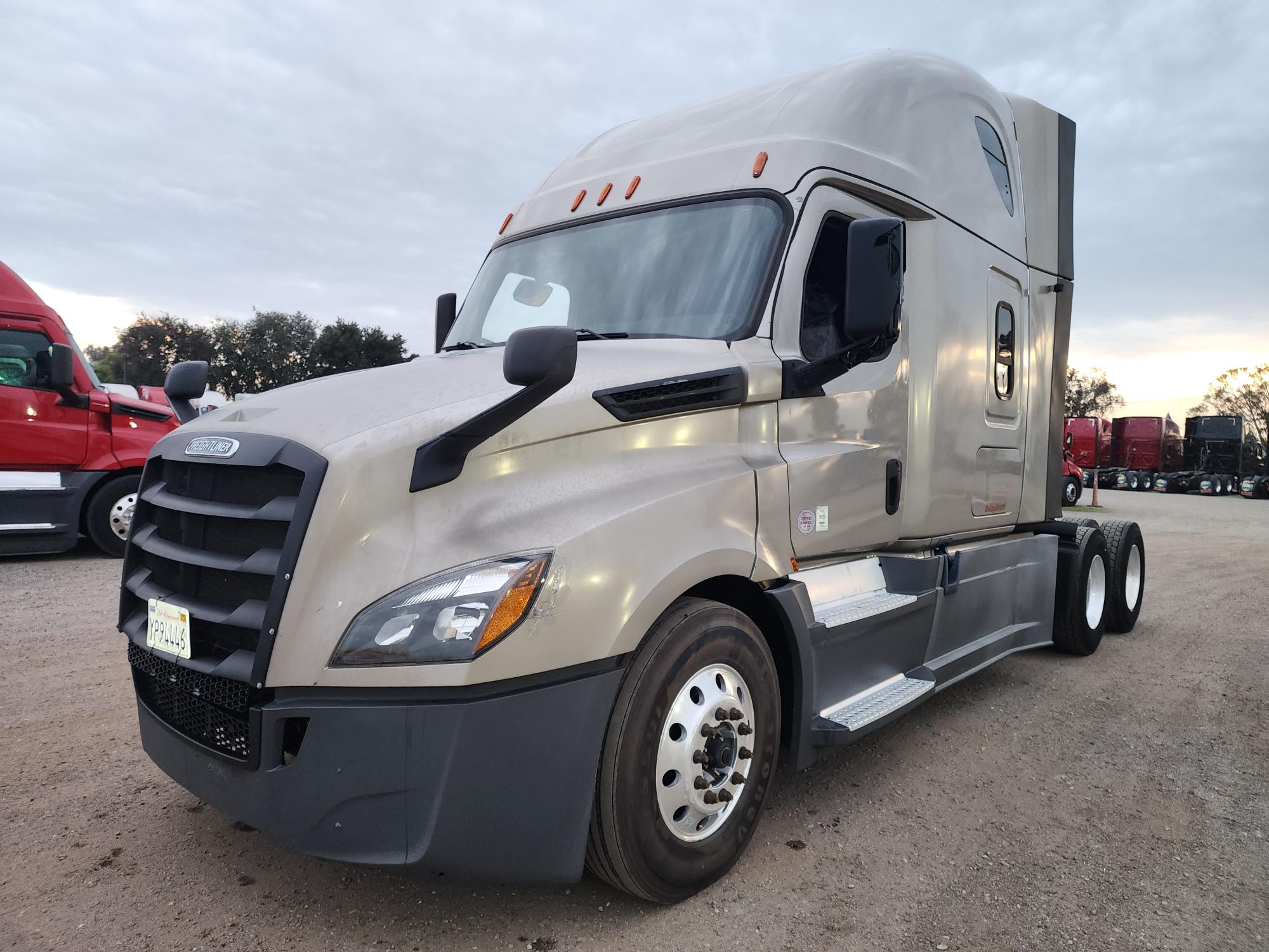 2019 FREIGHTLINER CASCADIA 126SLP - image 1