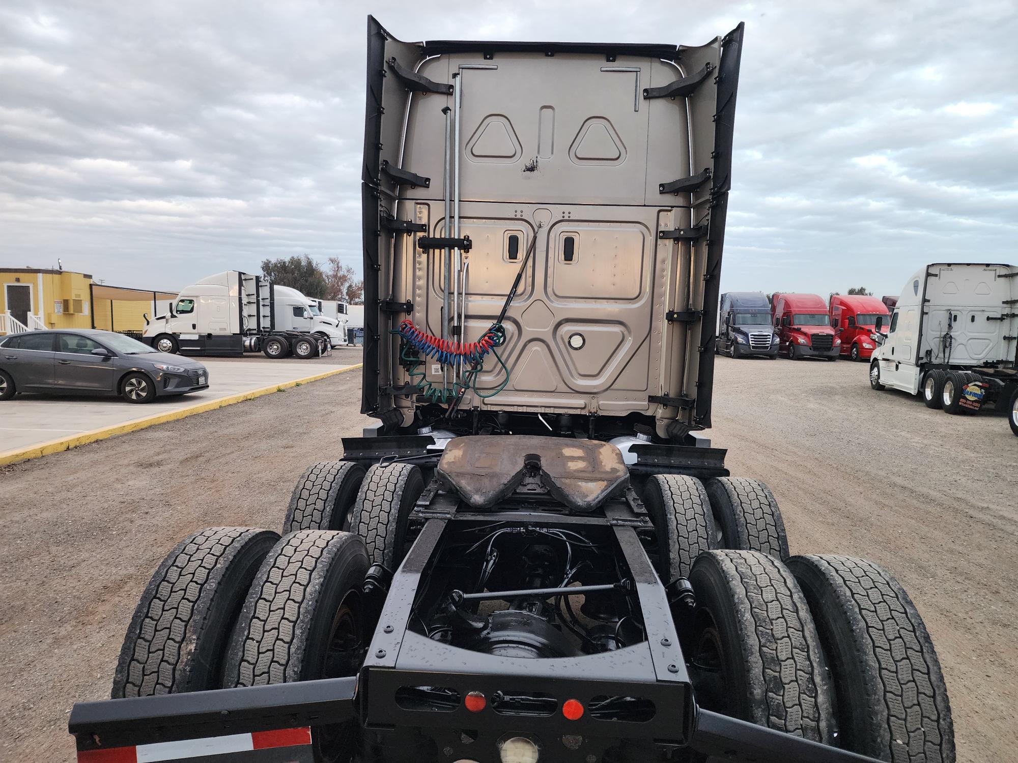 2019 FREIGHTLINER CASCADIA 126SLP - image 5