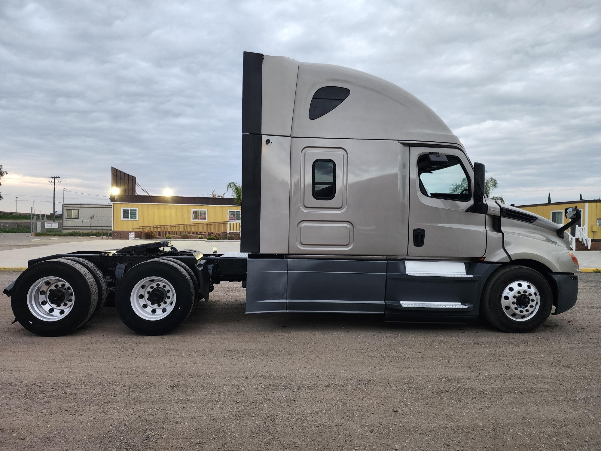 2019 FREIGHTLINER CASCADIA 126SLP - image 7