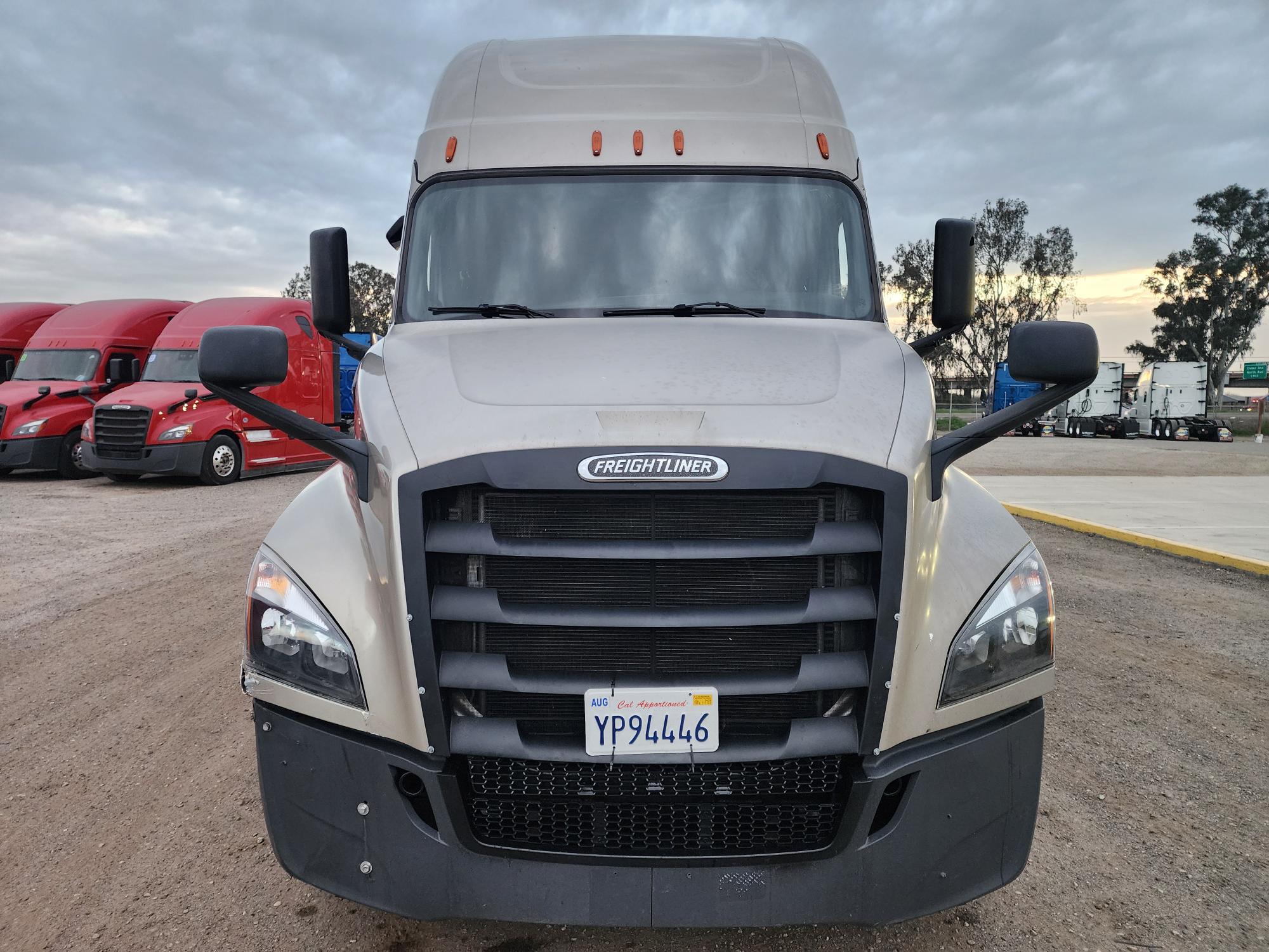 2019 FREIGHTLINER CASCADIA 126SLP - image 2