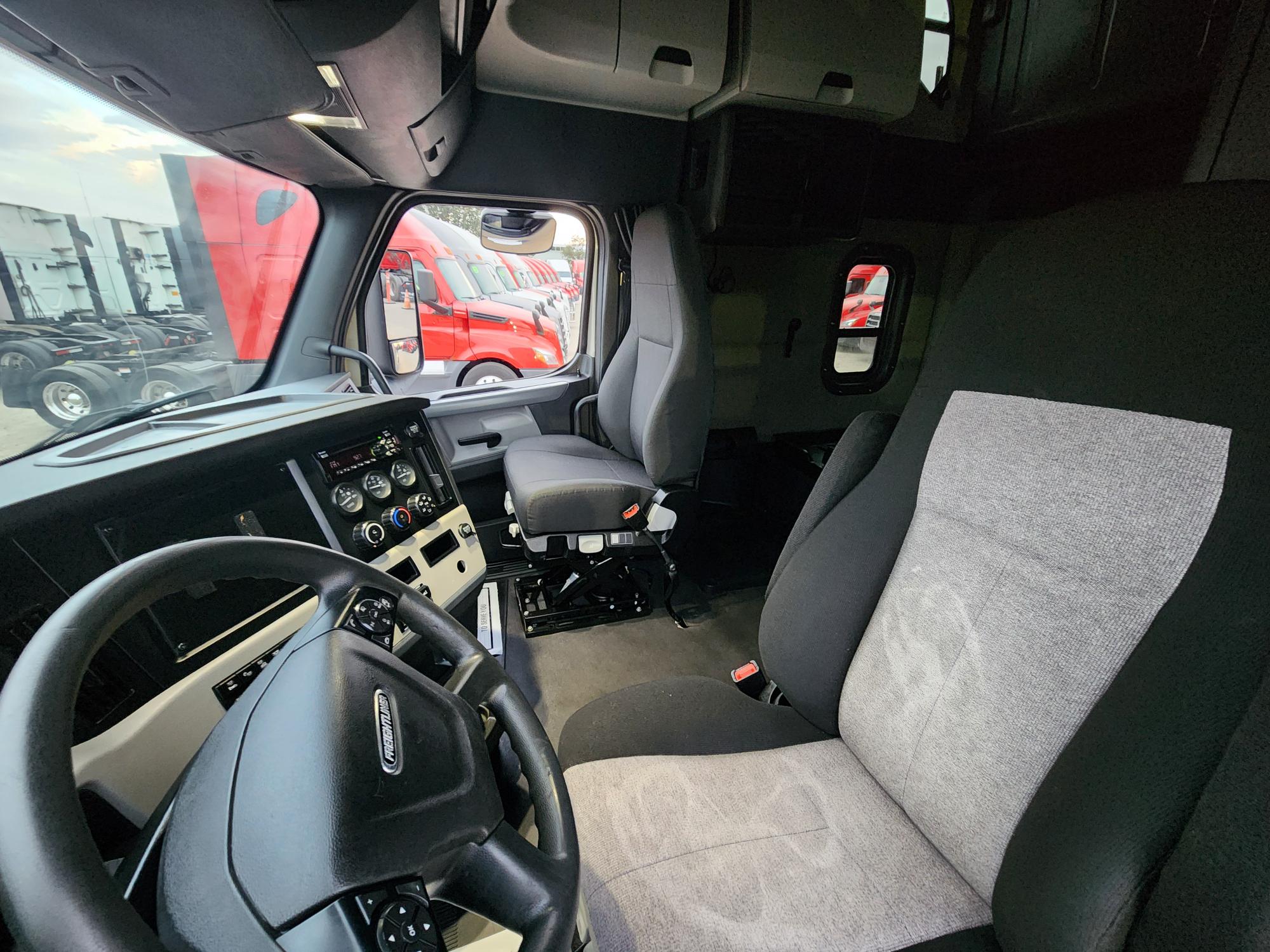 2019 FREIGHTLINER CASCADIA 126SLP - image 16