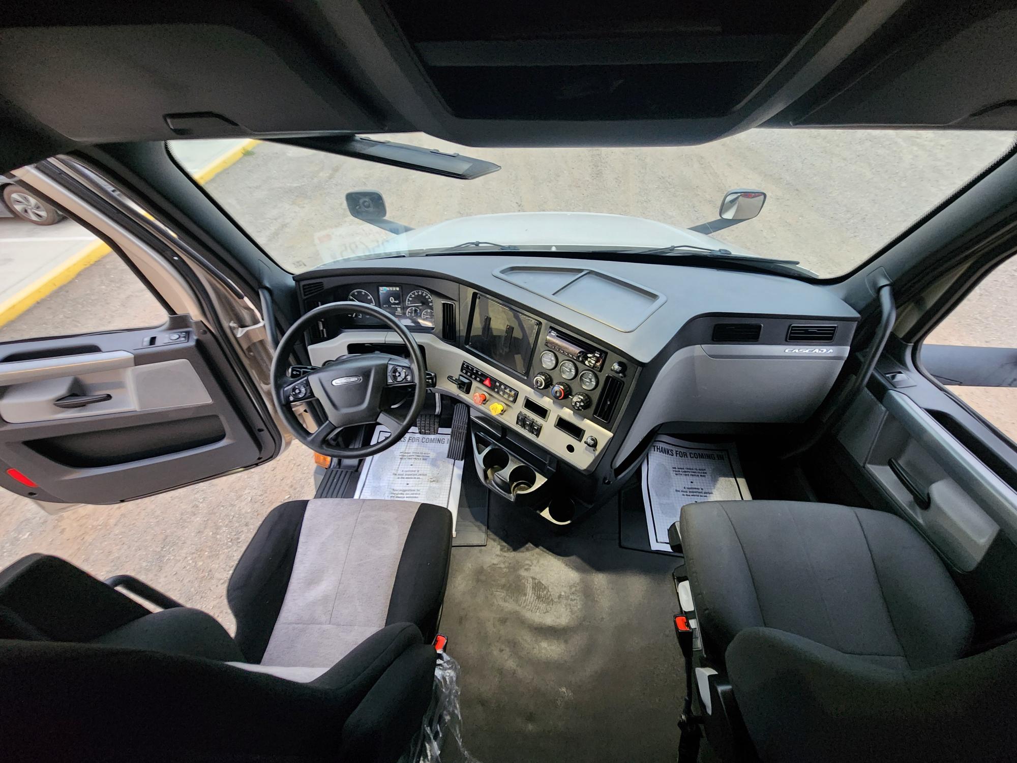 2019 FREIGHTLINER CASCADIA 126SLP - image 18