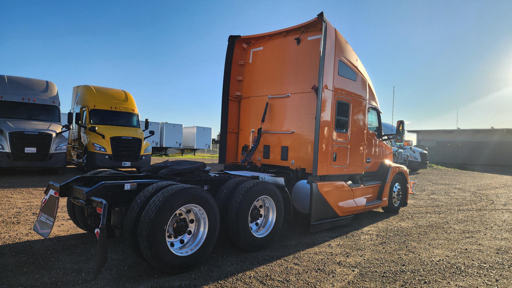 2023 KENWORTH T680 - image 4