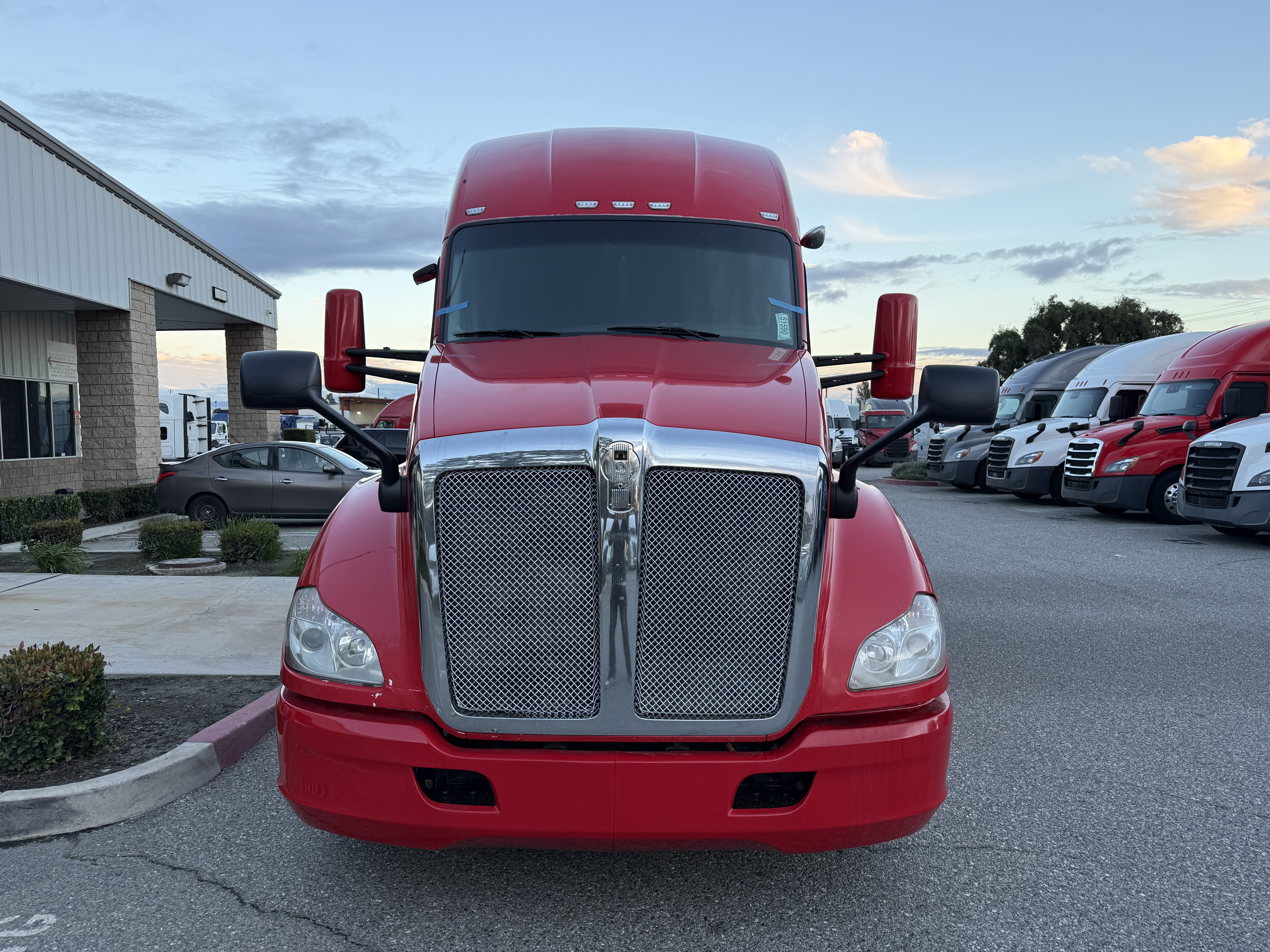 2021 KENWORTH T680 - image 1