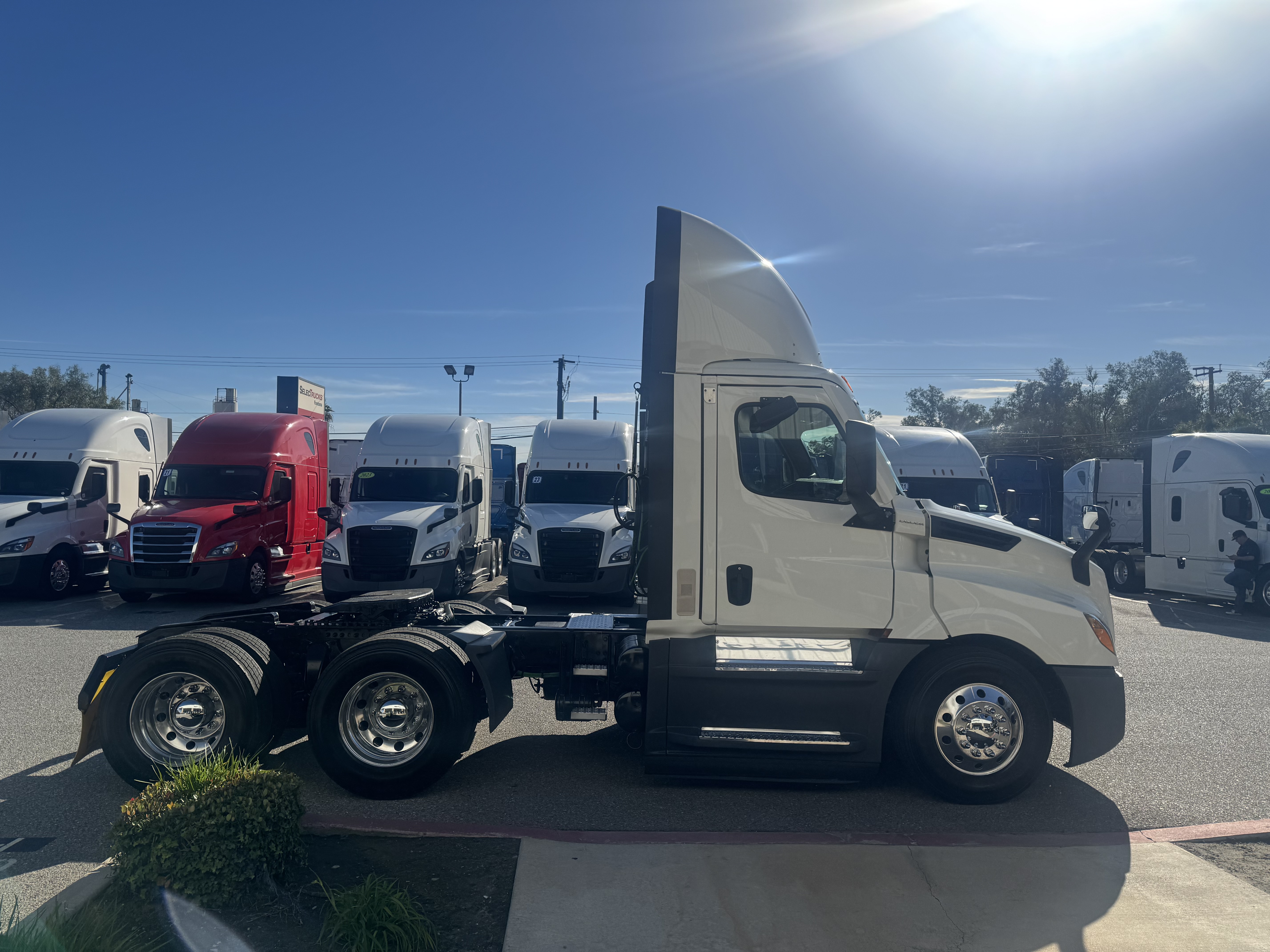 2021 FREIGHTLINER CASCADIA 126DC - image 7