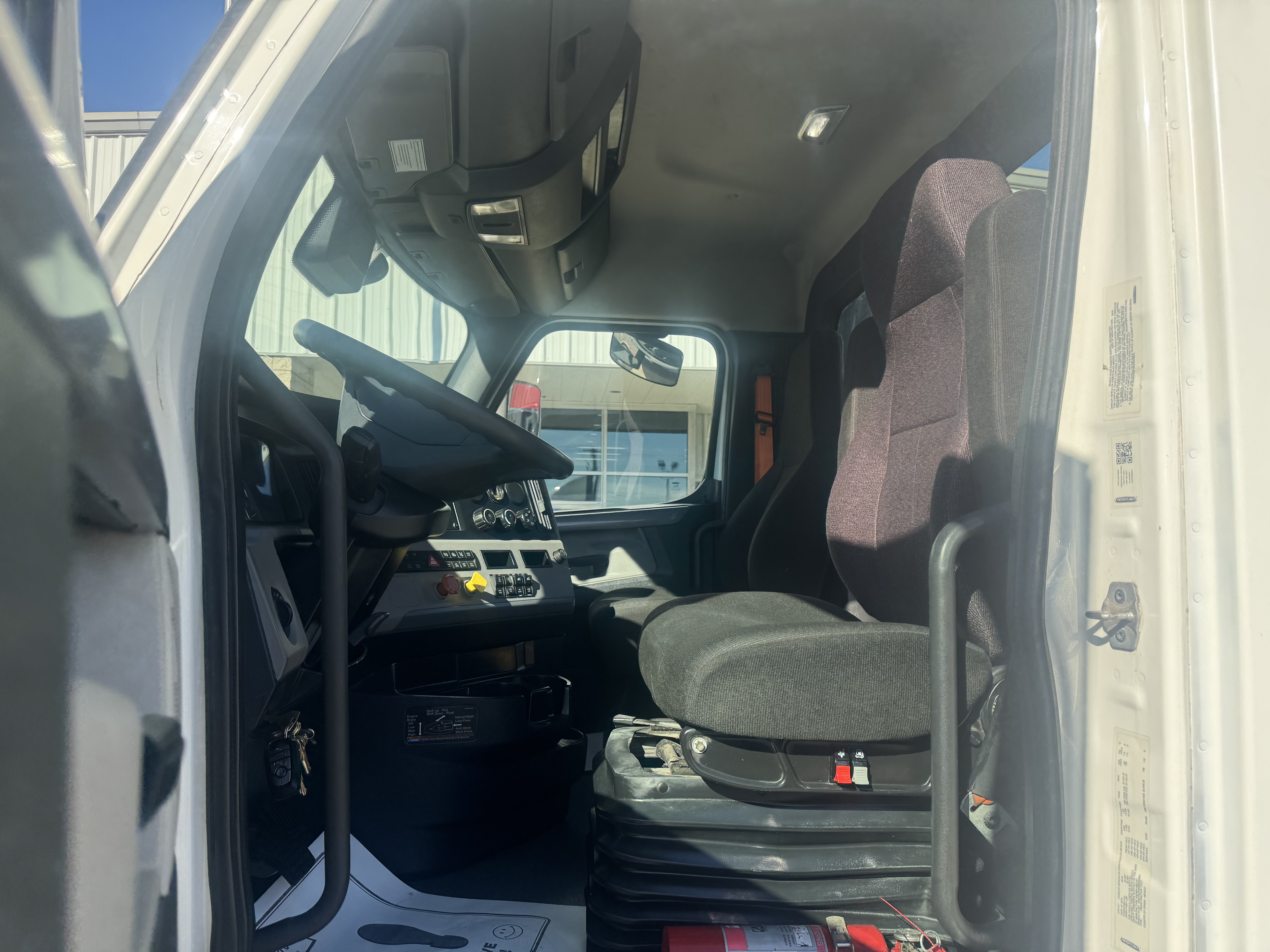 2021 FREIGHTLINER CASCADIA 126DC - image 16