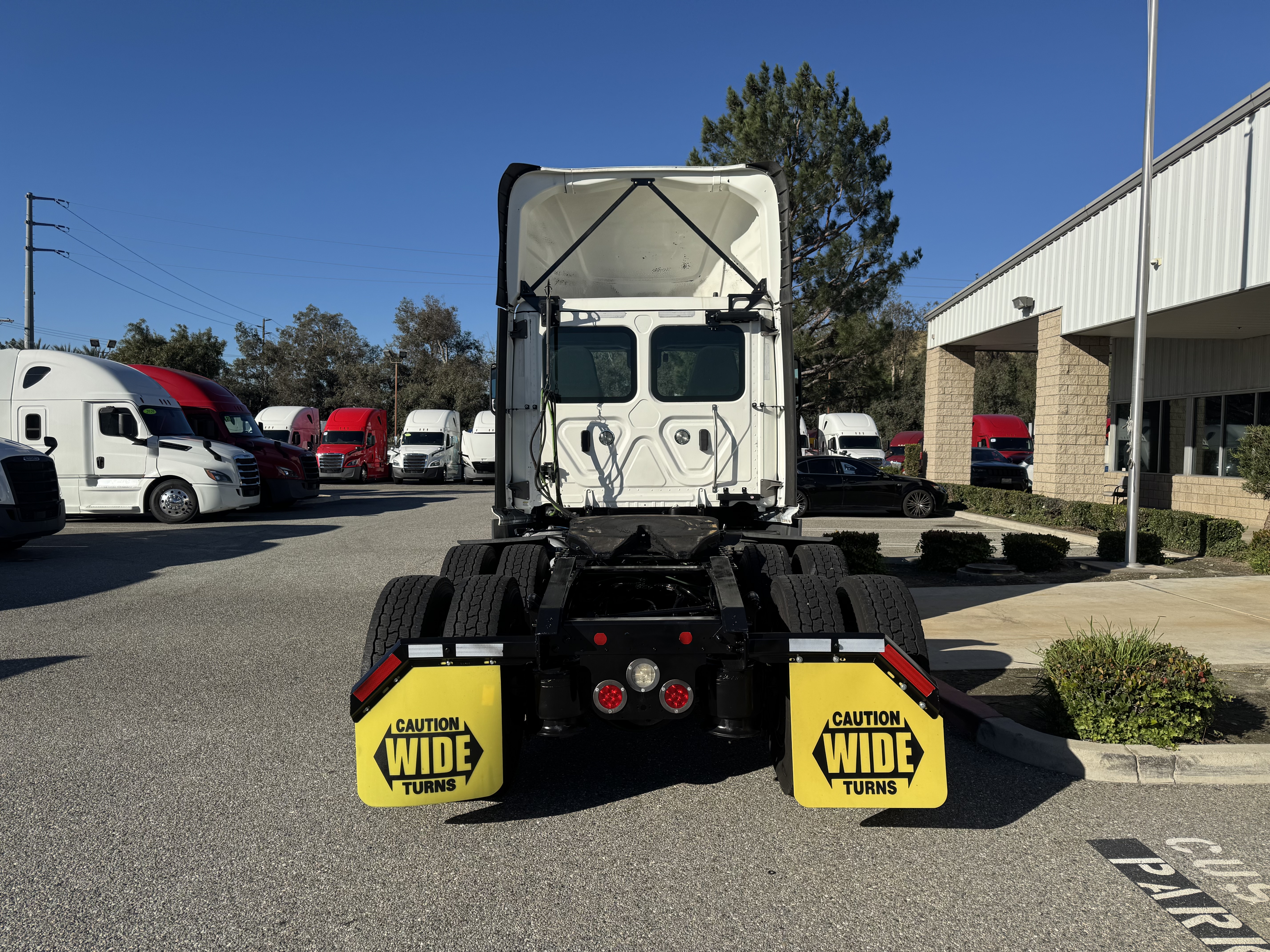2021 FREIGHTLINER CASCADIA 126DC - image 6