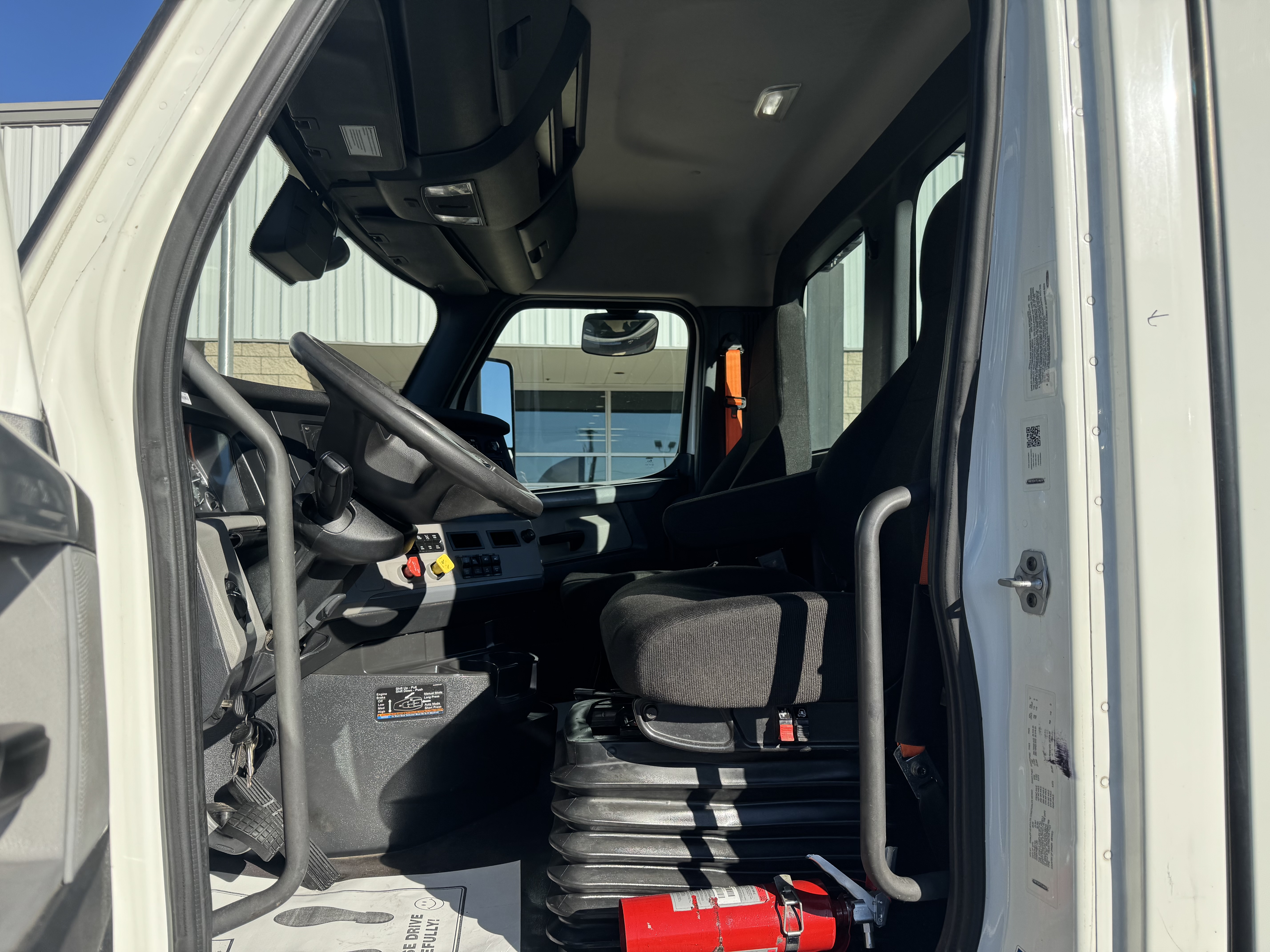 2021 FREIGHTLINER CASCADIA 126DC - image 16