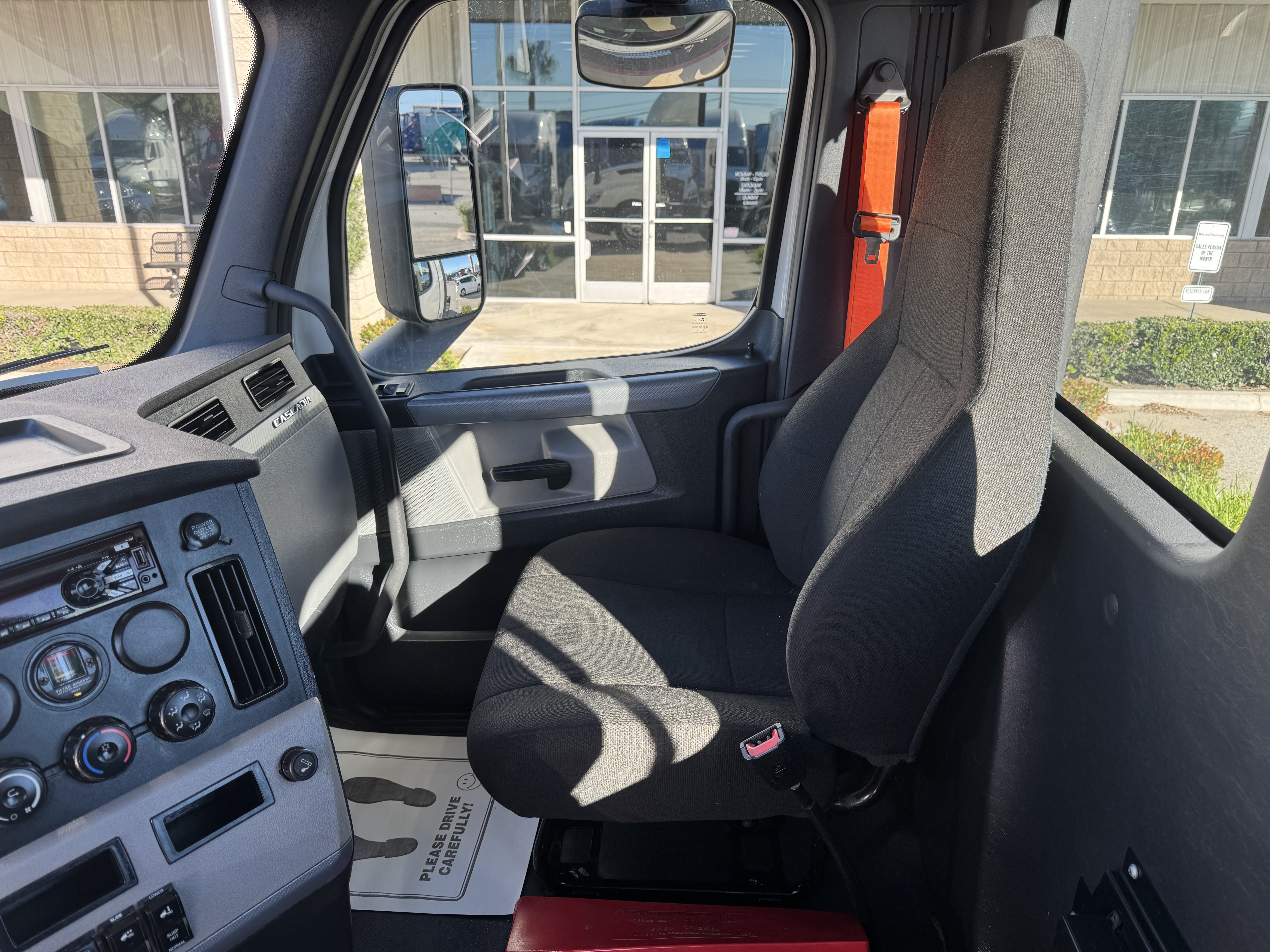 2021 FREIGHTLINER CASCADIA 126DC - image 18