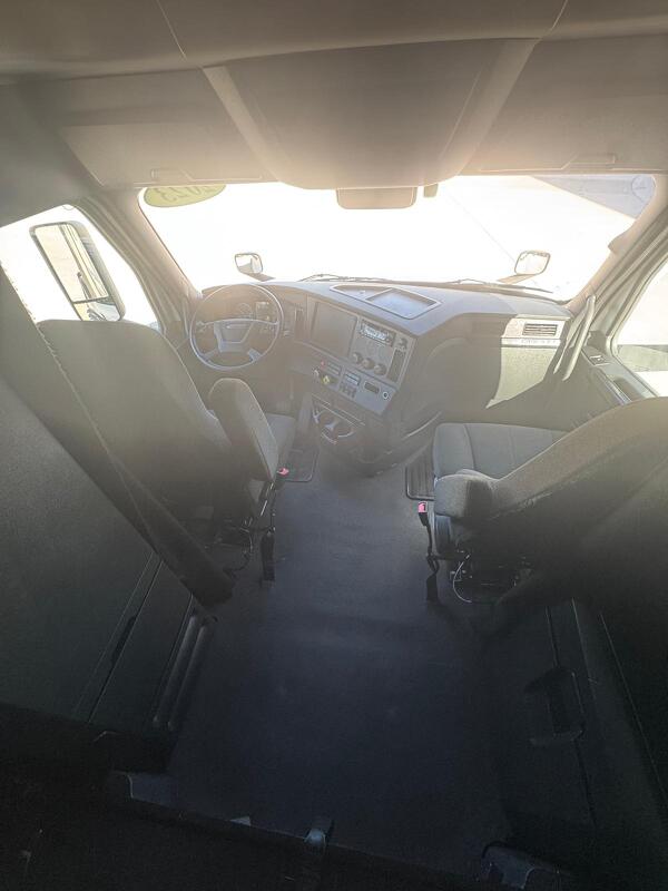 FREIGHTLINER CASCADIA 126SLP 2023 17