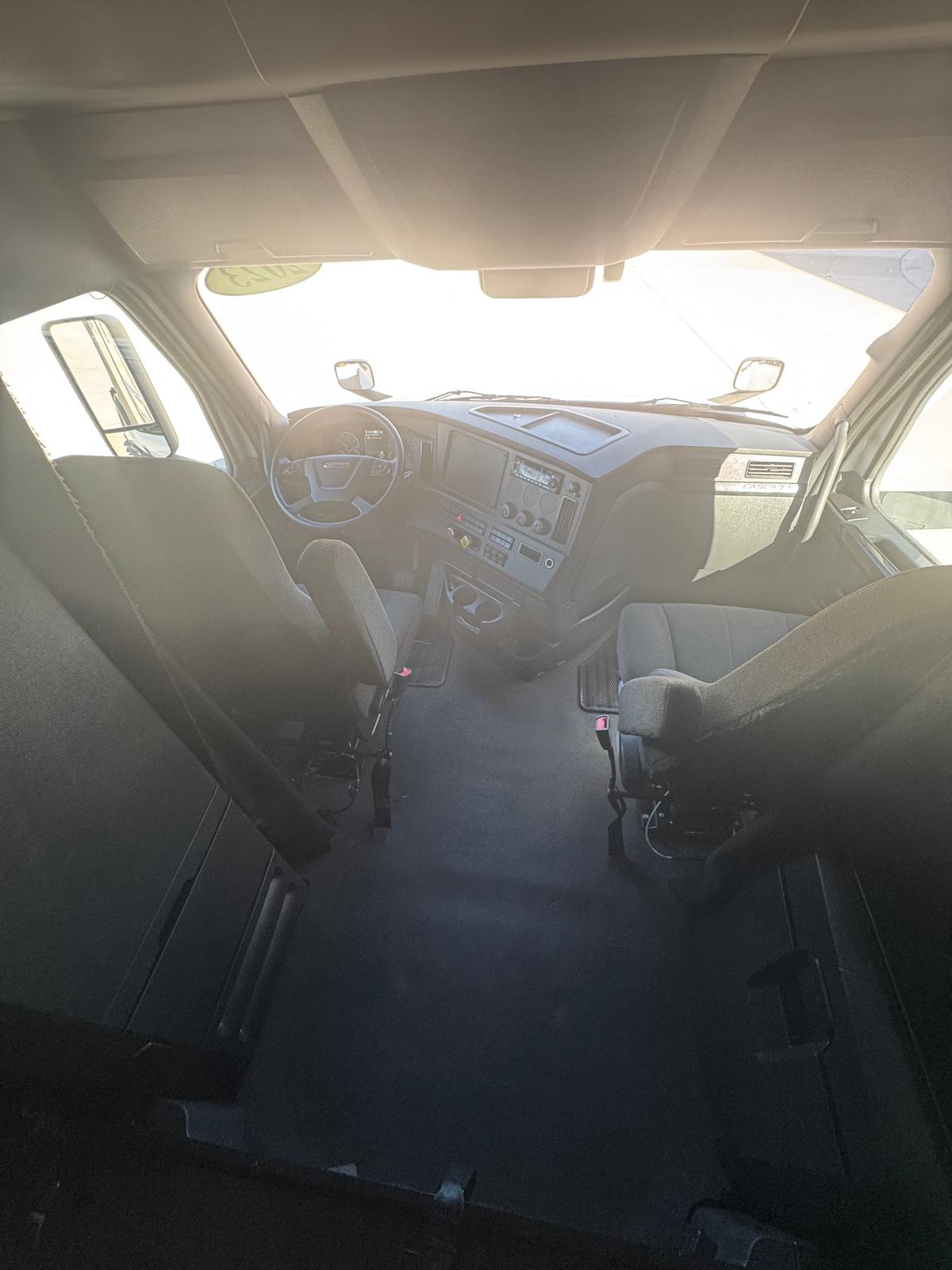 2023 FREIGHTLINER CASCADIA 126SLP - image 17