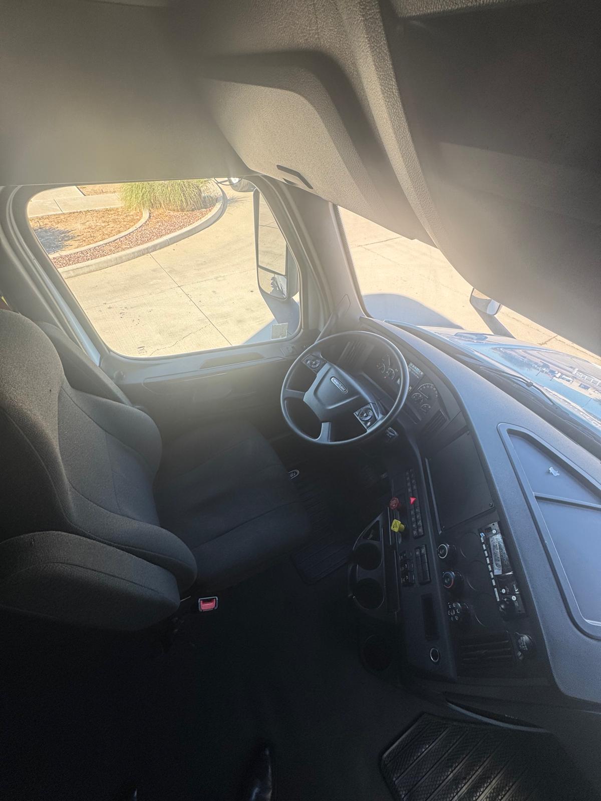 2023 FREIGHTLINER CASCADIA 126SLP - image 22