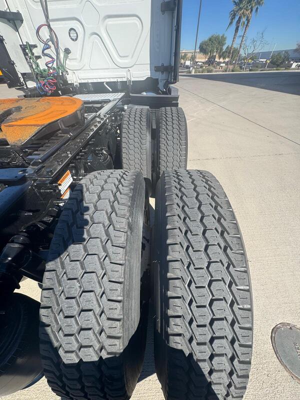 FREIGHTLINER CASCADIA 126SLP 2023 8