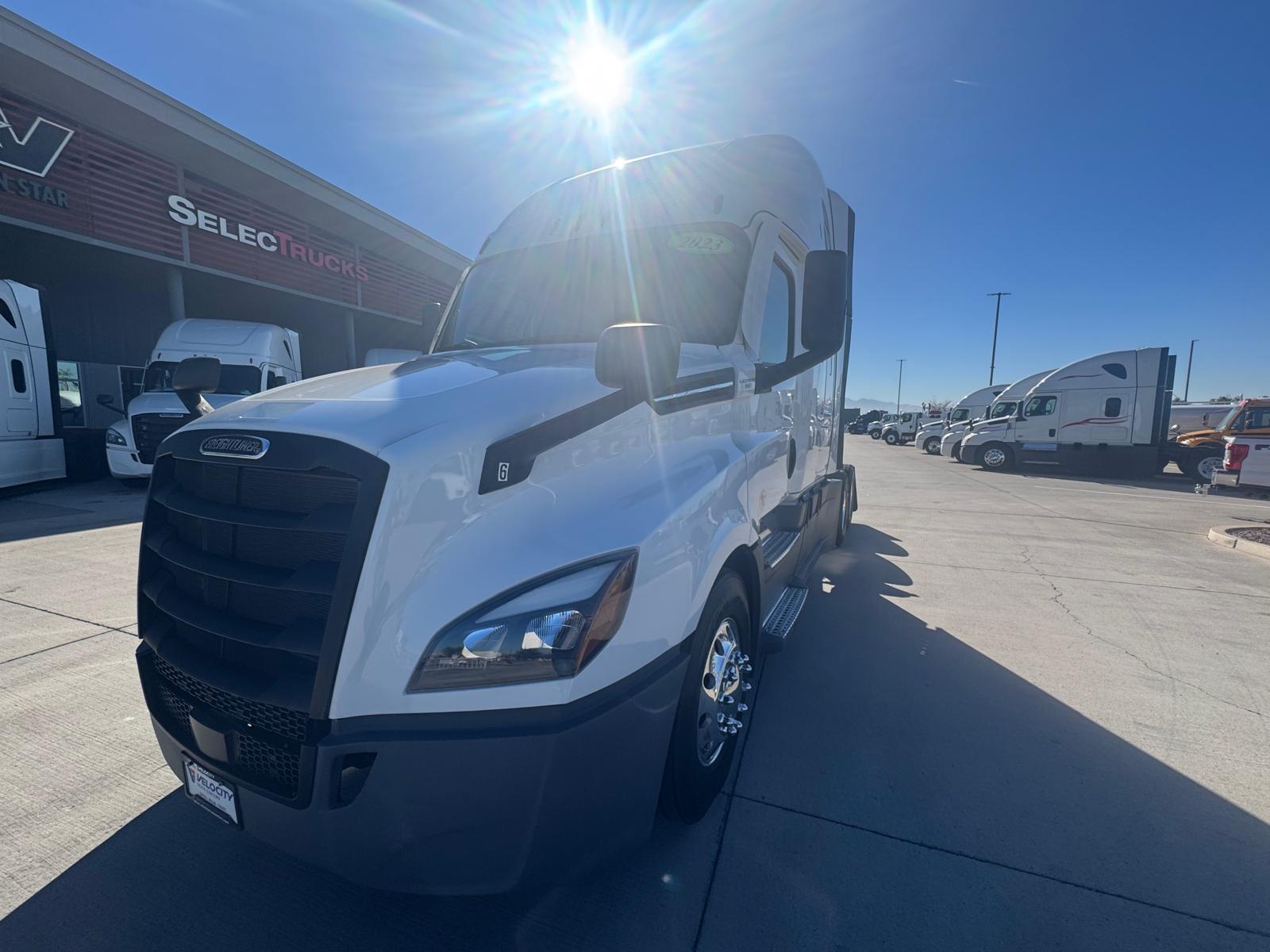 2023 FREIGHTLINER CASCADIA 126SLP - image 1