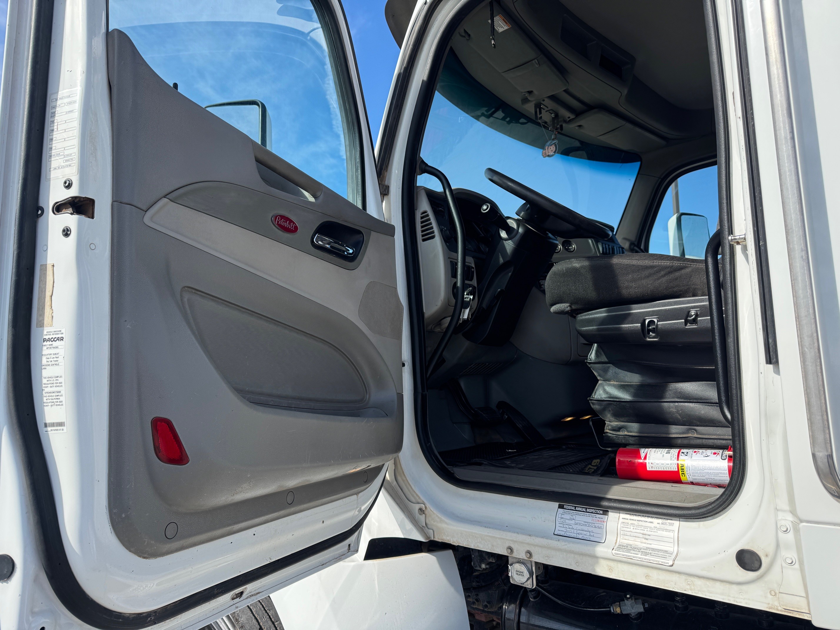 2021 PETERBILT 579 - image 13