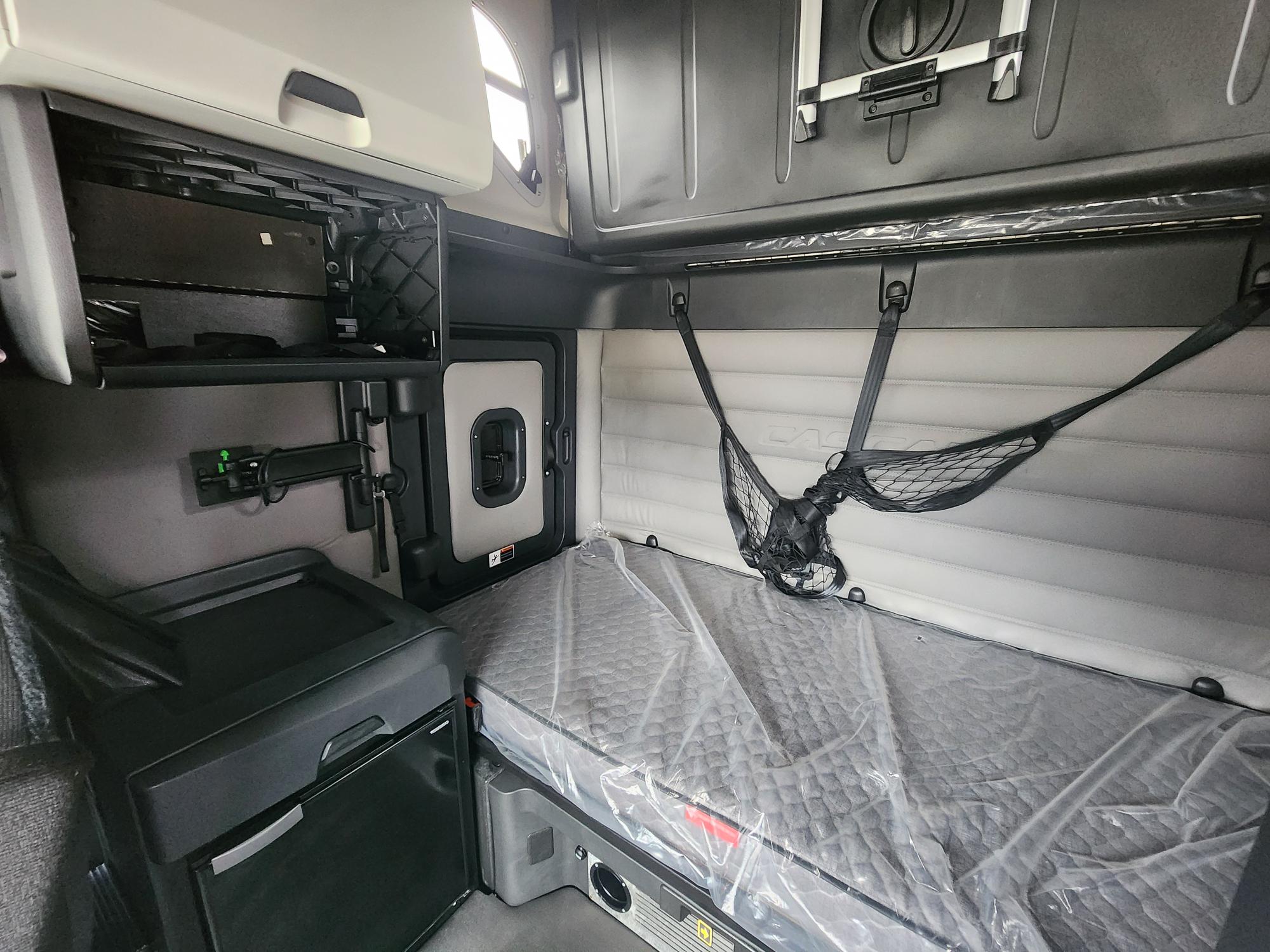 2020 FREIGHTLINER CASCADIA 126SLP - image 17