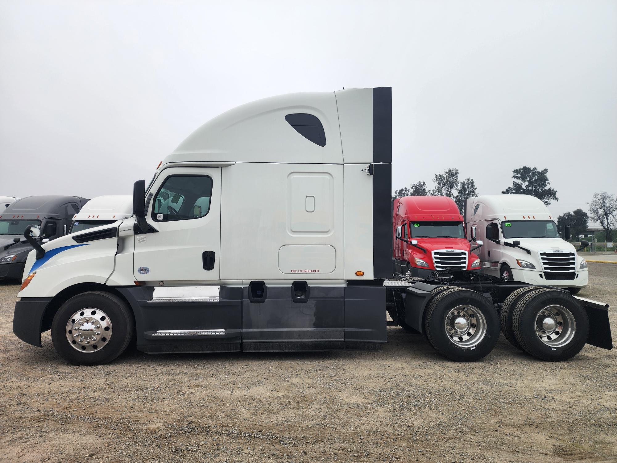 2020 FREIGHTLINER CASCADIA 126SLP - image 3
