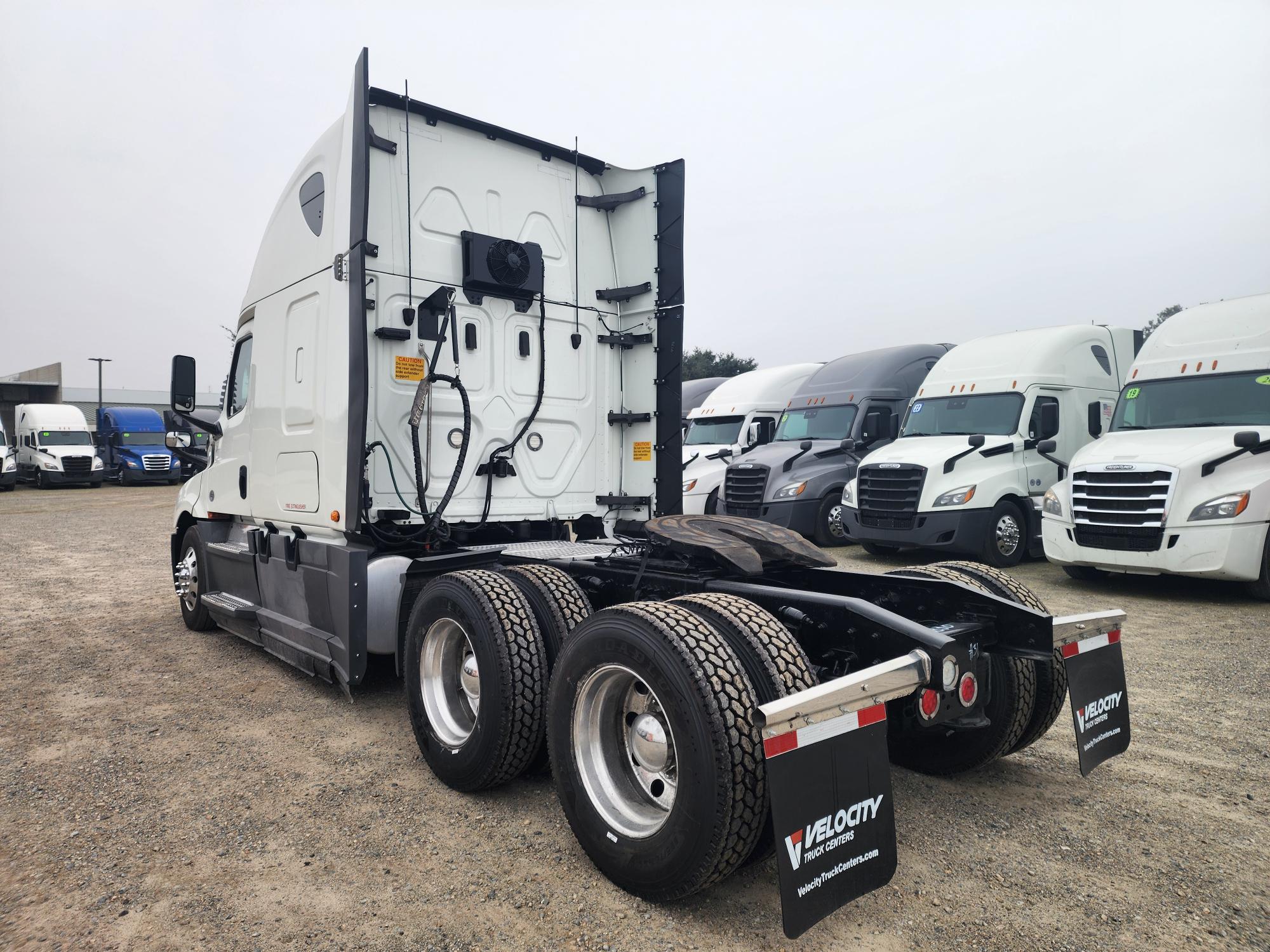 2020 FREIGHTLINER CASCADIA 126SLP - image 4