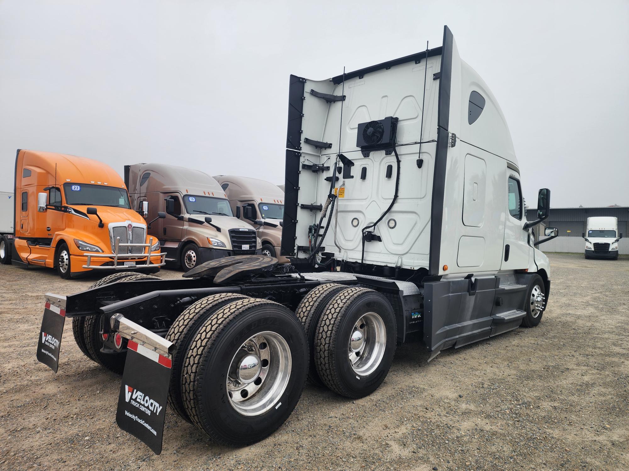 2020 FREIGHTLINER CASCADIA 126SLP - image 6