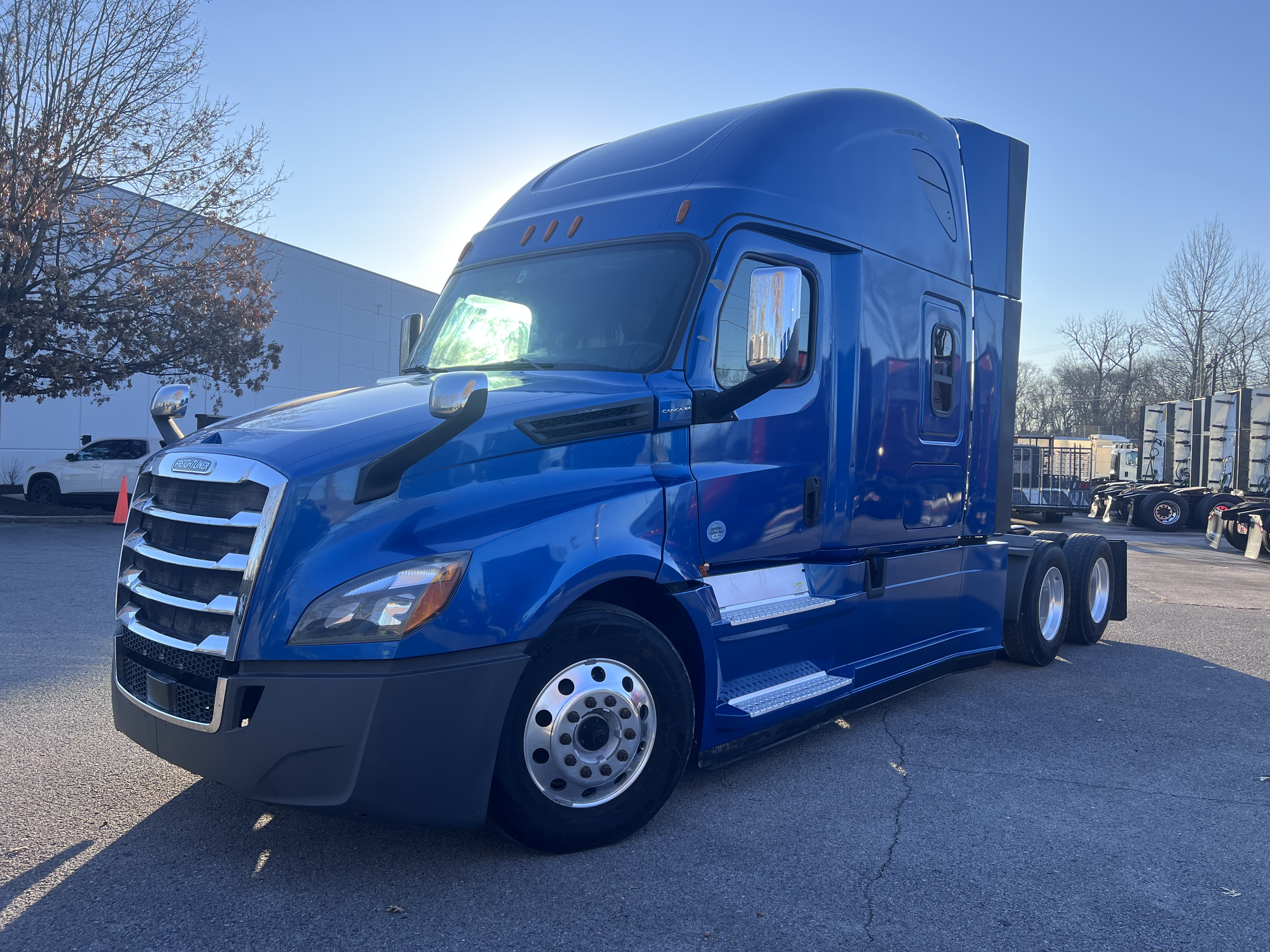 2020 FREIGHTLINER CASCADIA 126SLP - image 1