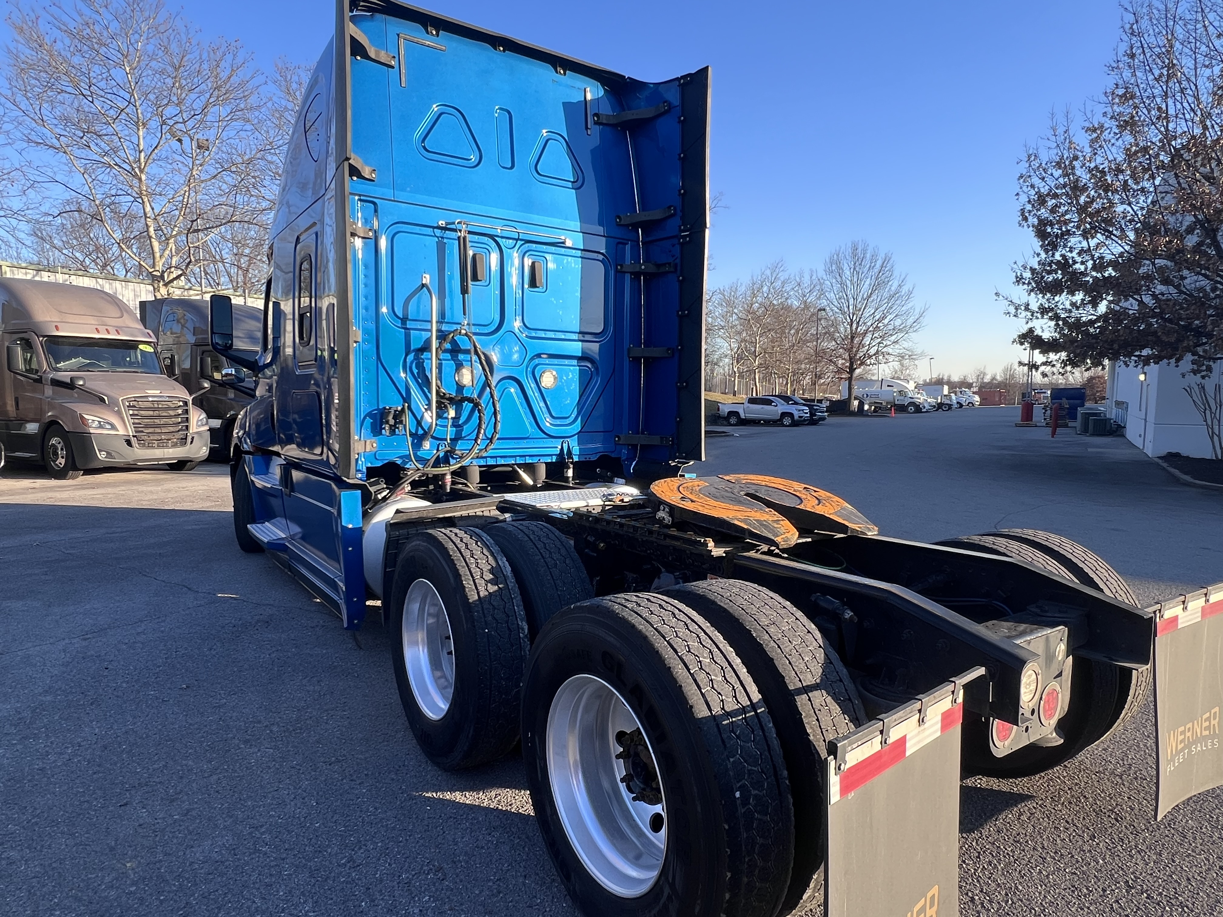 2020 FREIGHTLINER CASCADIA 126SLP - image 3