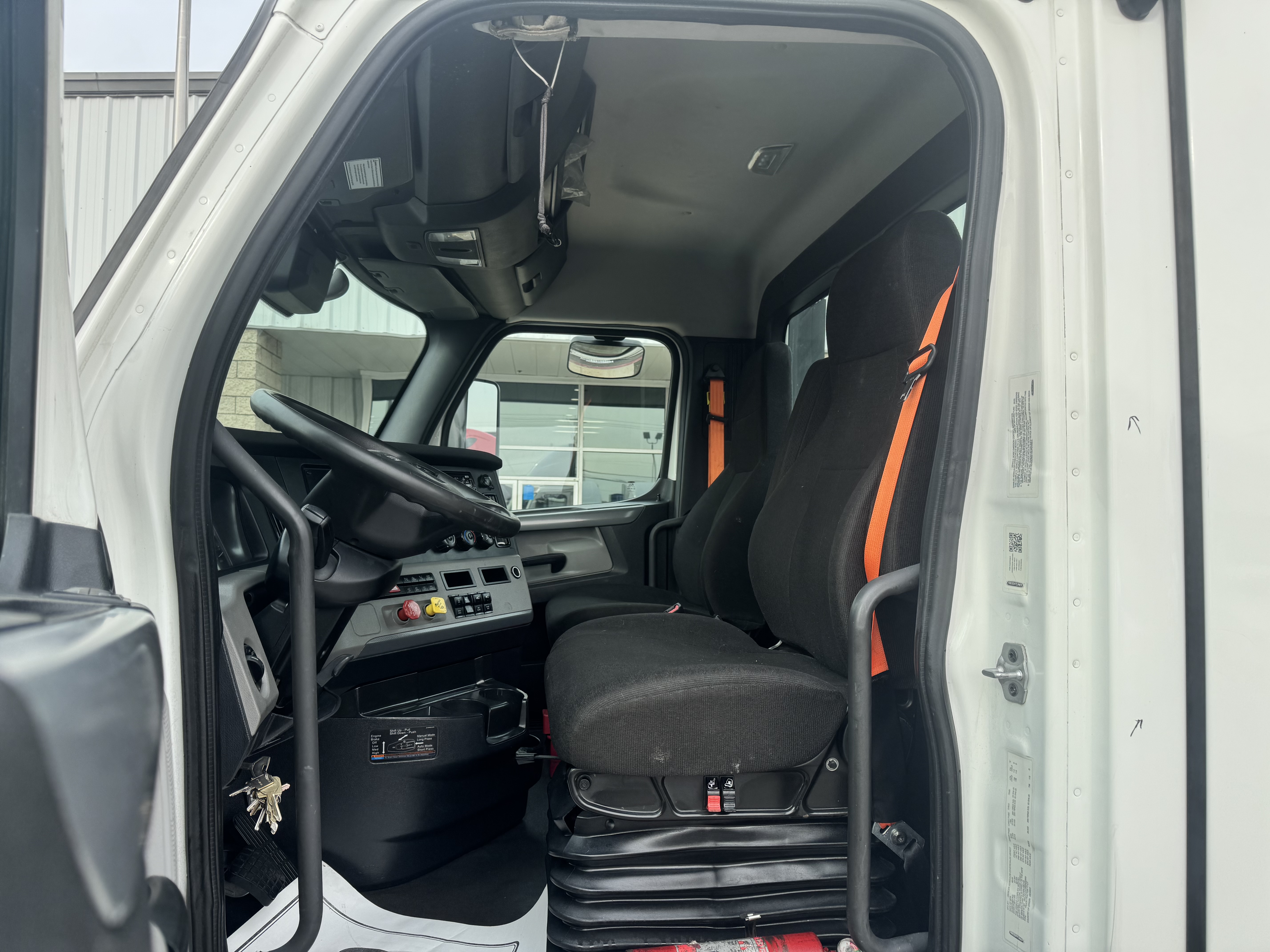 2021 FREIGHTLINER CASCADIA 126DC - image 16