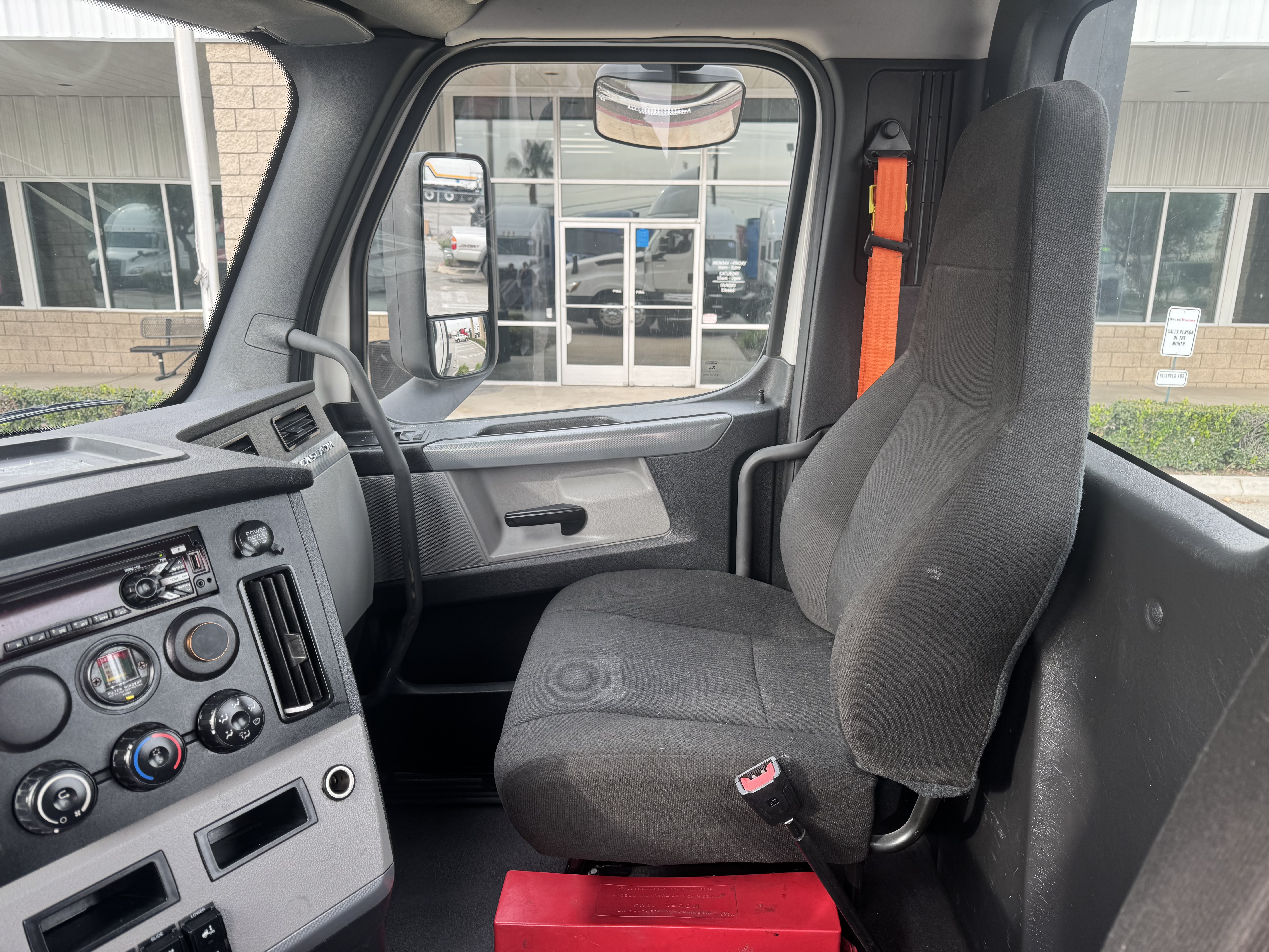 2021 FREIGHTLINER CASCADIA 126DC - image 18