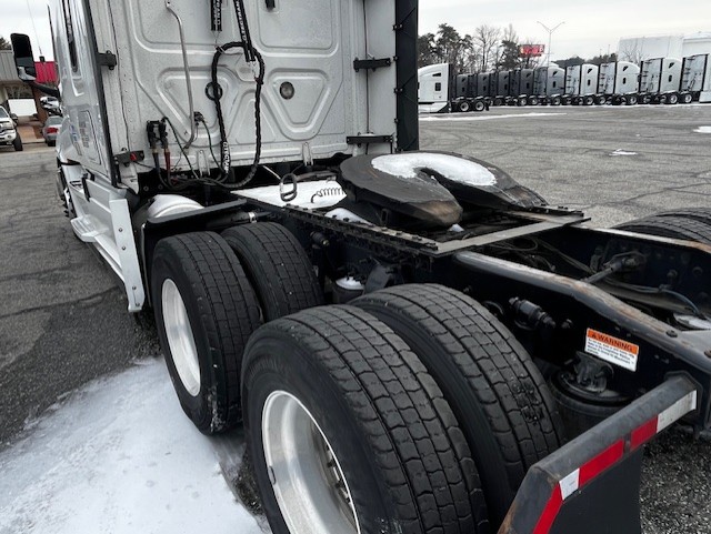 2021 FREIGHTLINER CASCADIA 126SLP - image 4