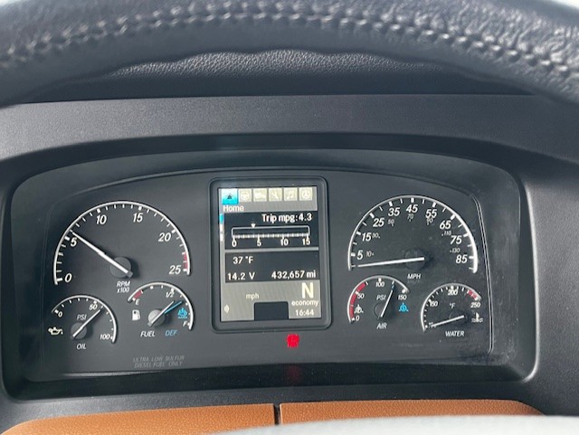 2021 FREIGHTLINER CASCADIA 126SLP - image 3