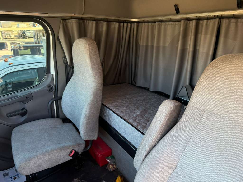 2019 FREIGHTLINER 114SD - image 15