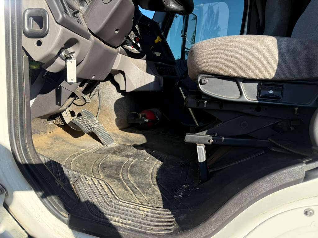 2019 FREIGHTLINER 114SD - image 14