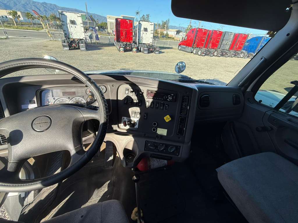 2019 FREIGHTLINER 114SD - image 17