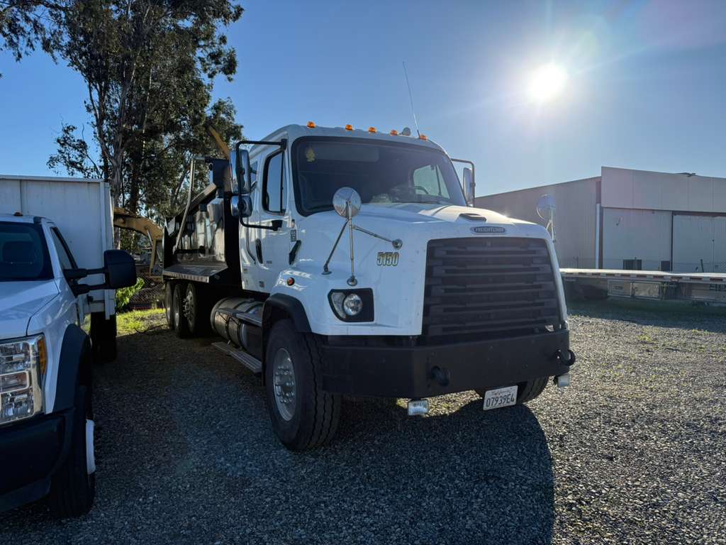 2019 FREIGHTLINER 114SD - image 2