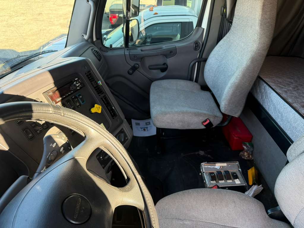 2019 FREIGHTLINER 114SD - image 18