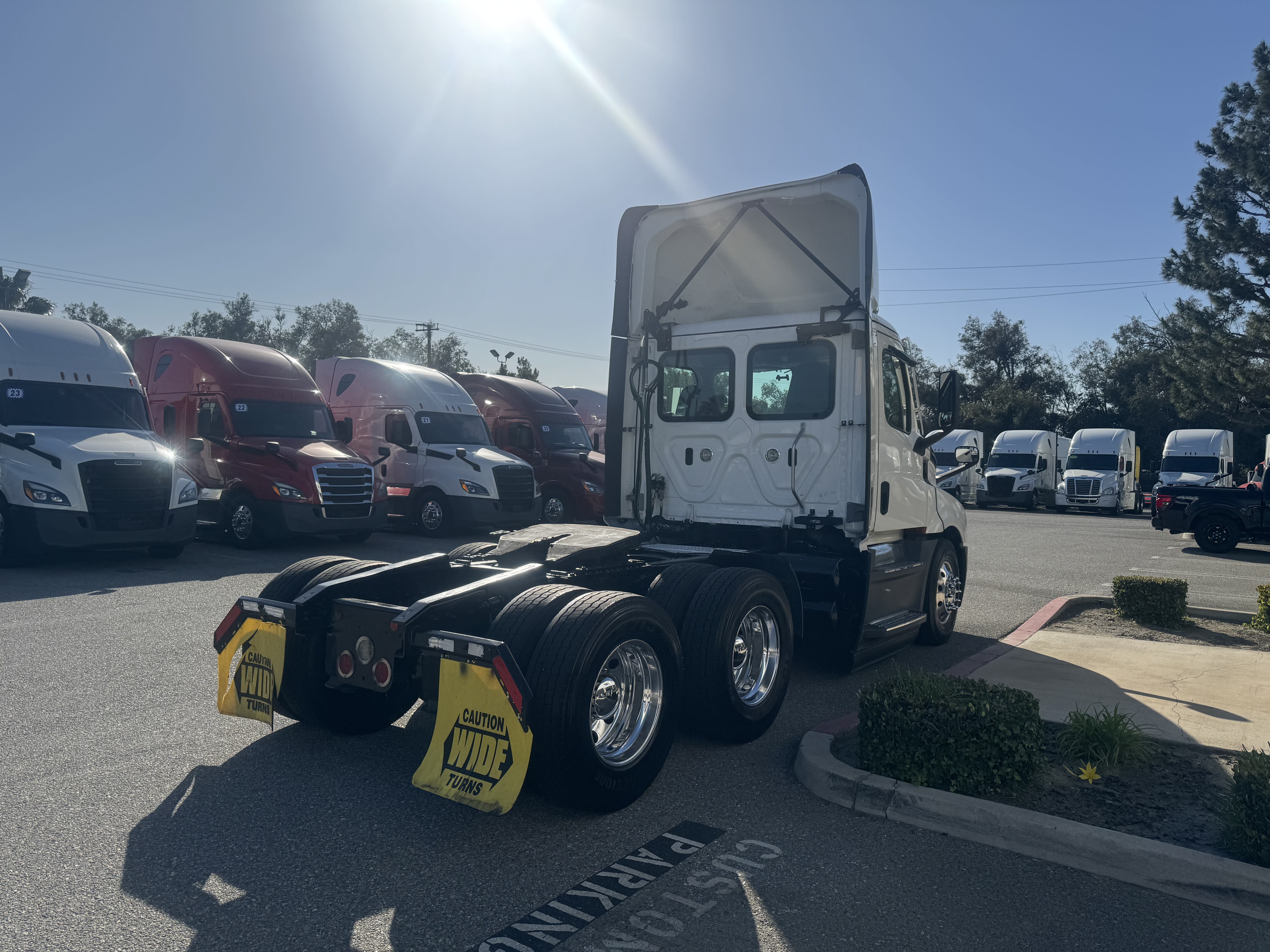 2021 FREIGHTLINER CASCADIA 126DC - image 6