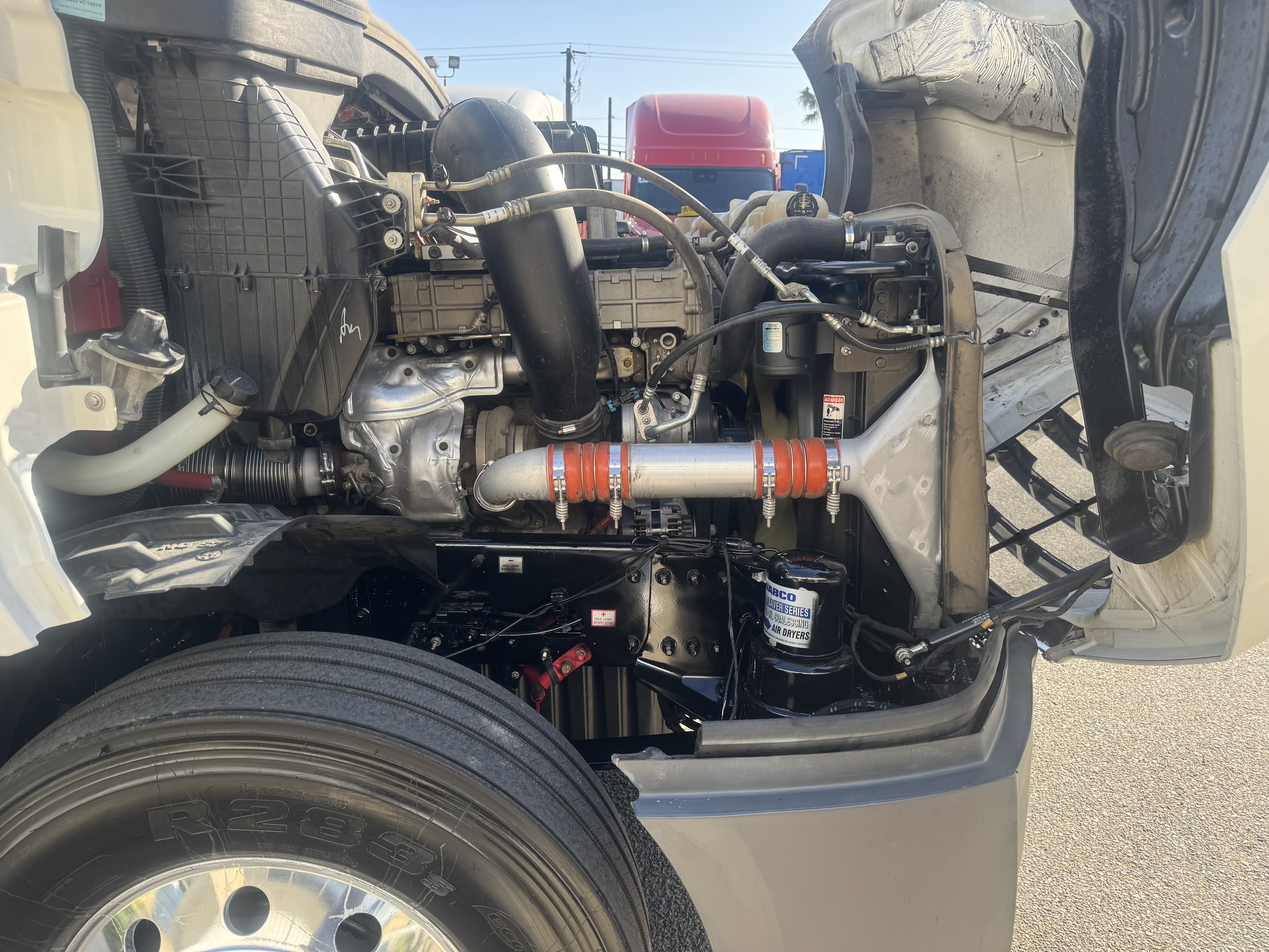 2021 FREIGHTLINER CASCADIA 126DC - image 10