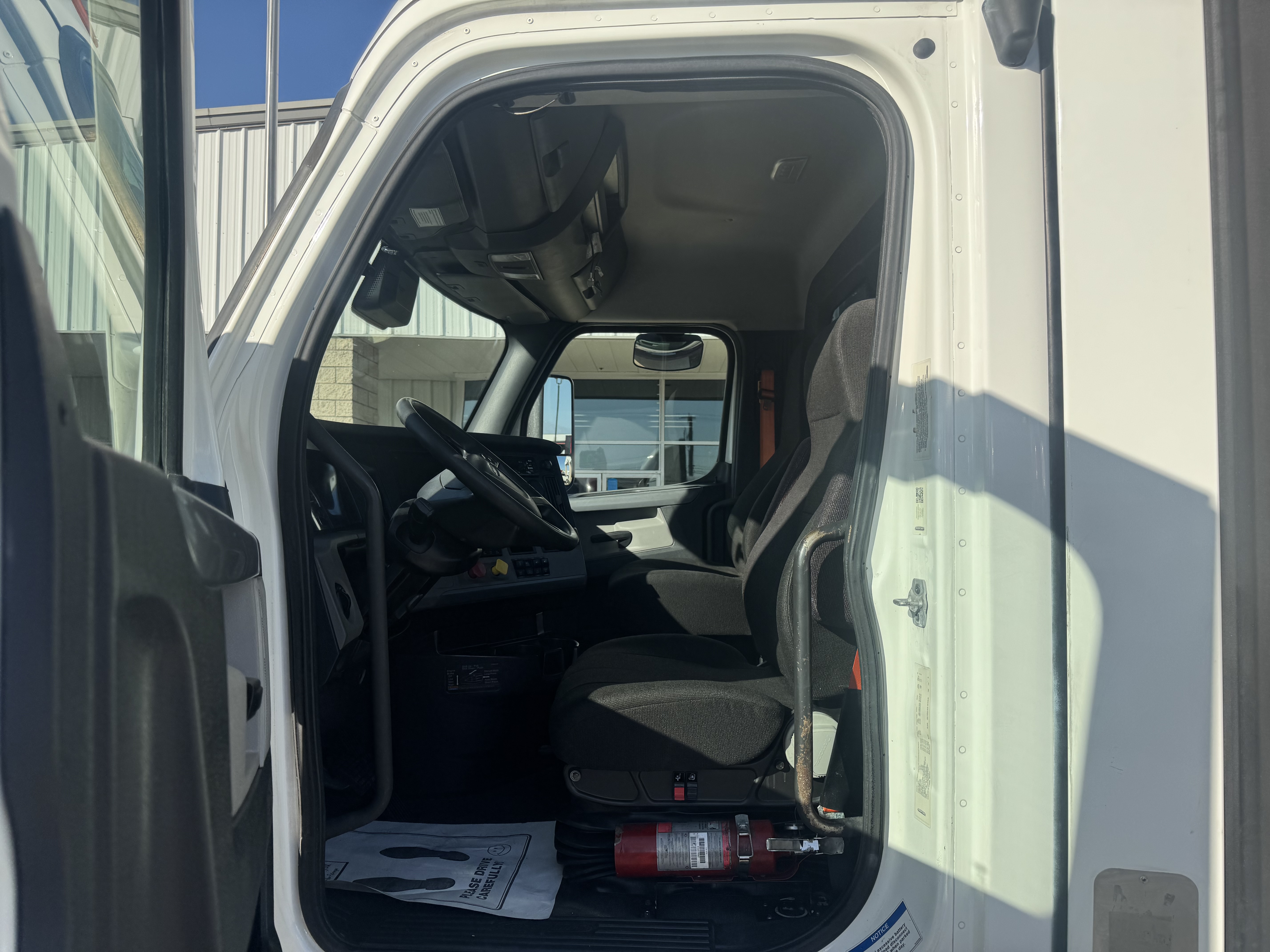 2021 FREIGHTLINER CASCADIA 126DC - image 16