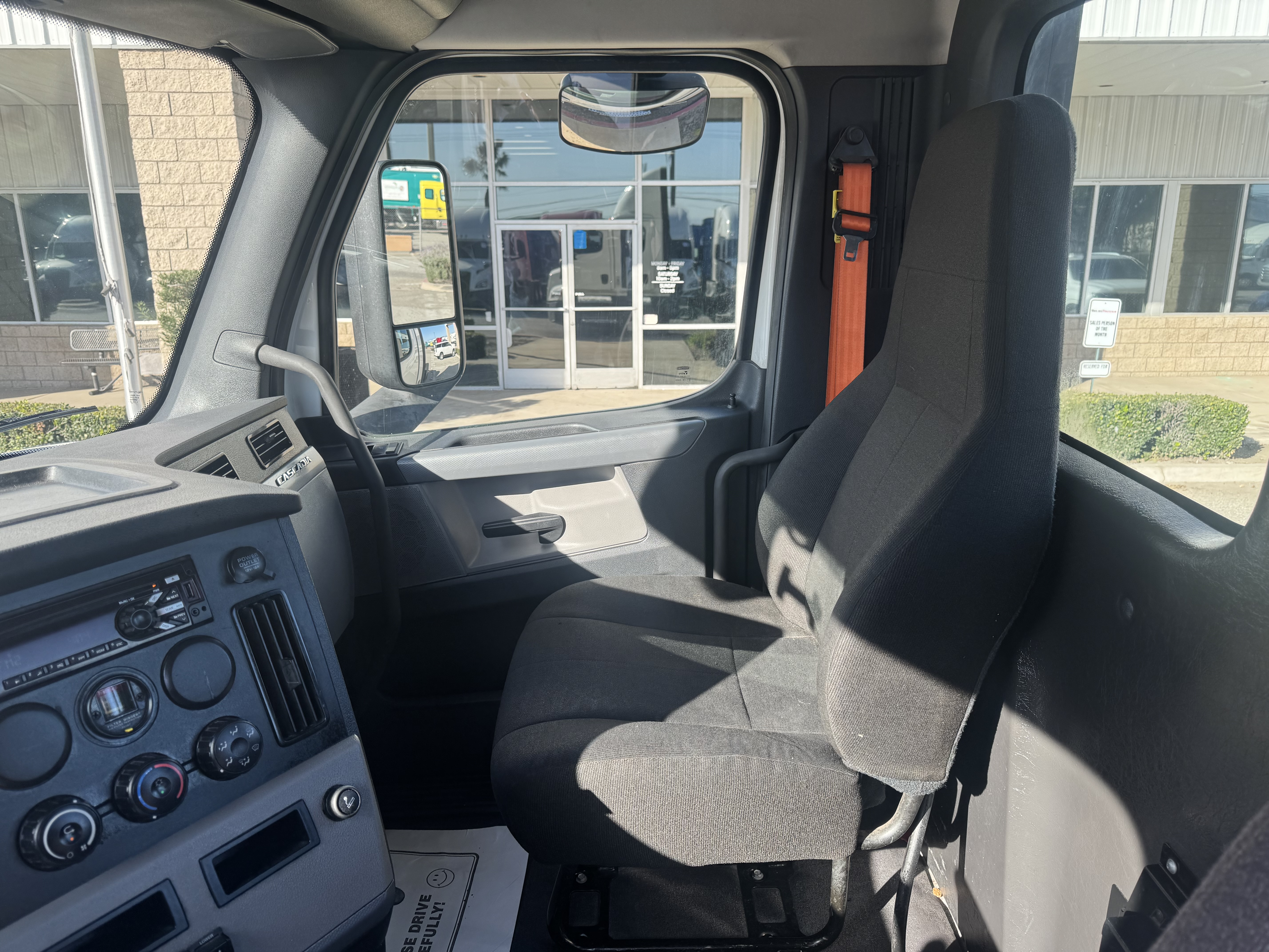 2021 FREIGHTLINER CASCADIA 126DC - image 18