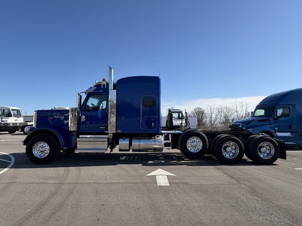 PETERBILT 589 2025 2